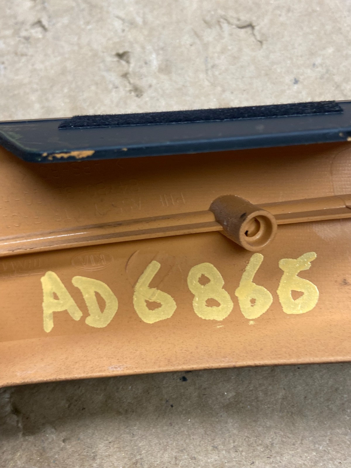 2003 - 2006 Kia Sorento Front Dash Right Passenger Side A/C Air Vent AD6866 DG4