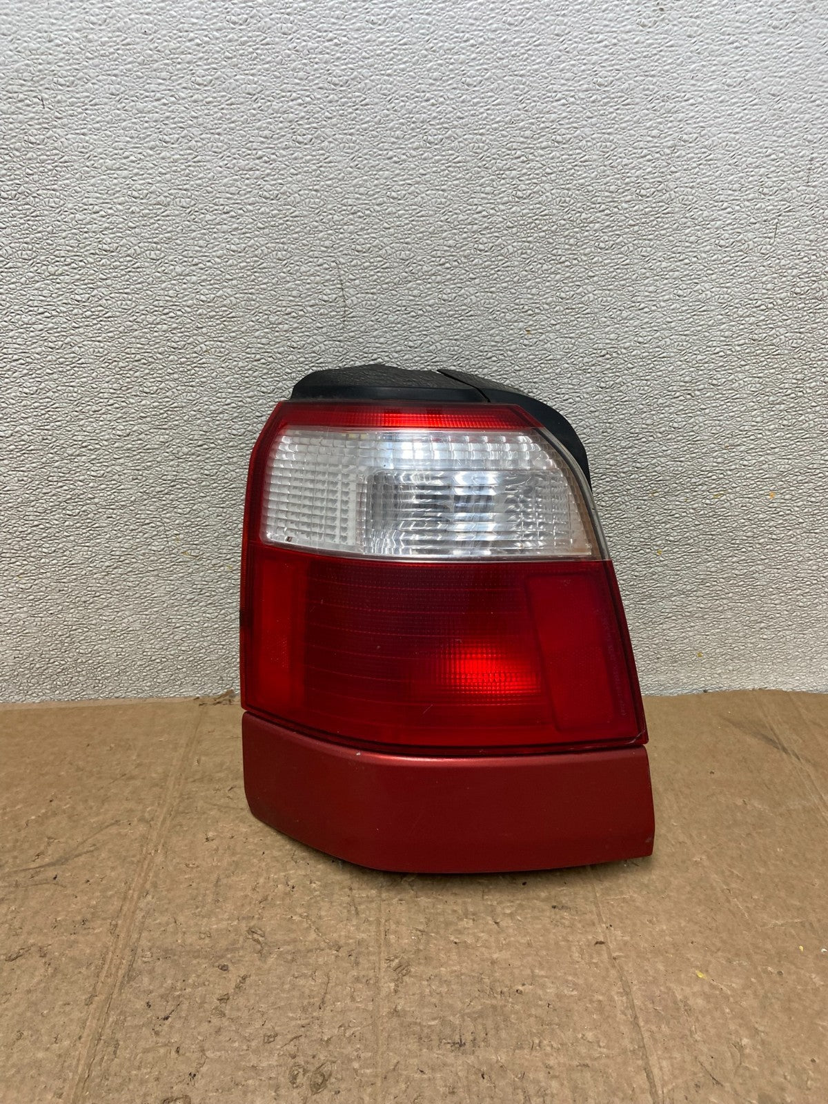 2001 2002 Subaru Forester Left Driver LH Side Tail Light AA4172 DW0