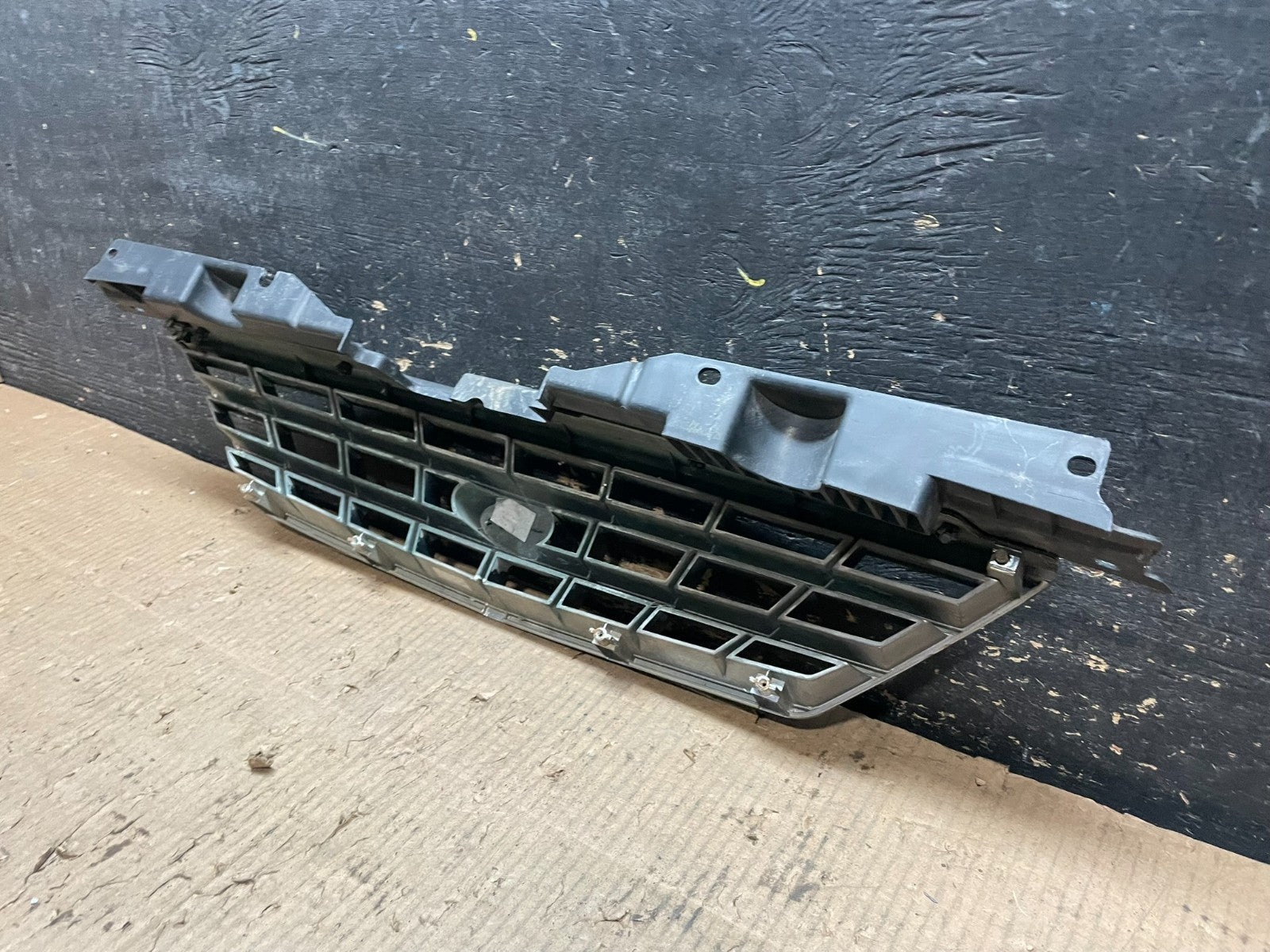 2000 to 2004 Kia Spectra Sedan Front Grill Grille Y6562 PS5