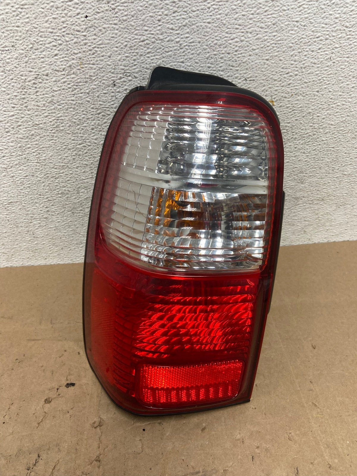 2001 to 2002 Toyota 4Runner Left Driver LH Side Tail Light AE6436 LK0