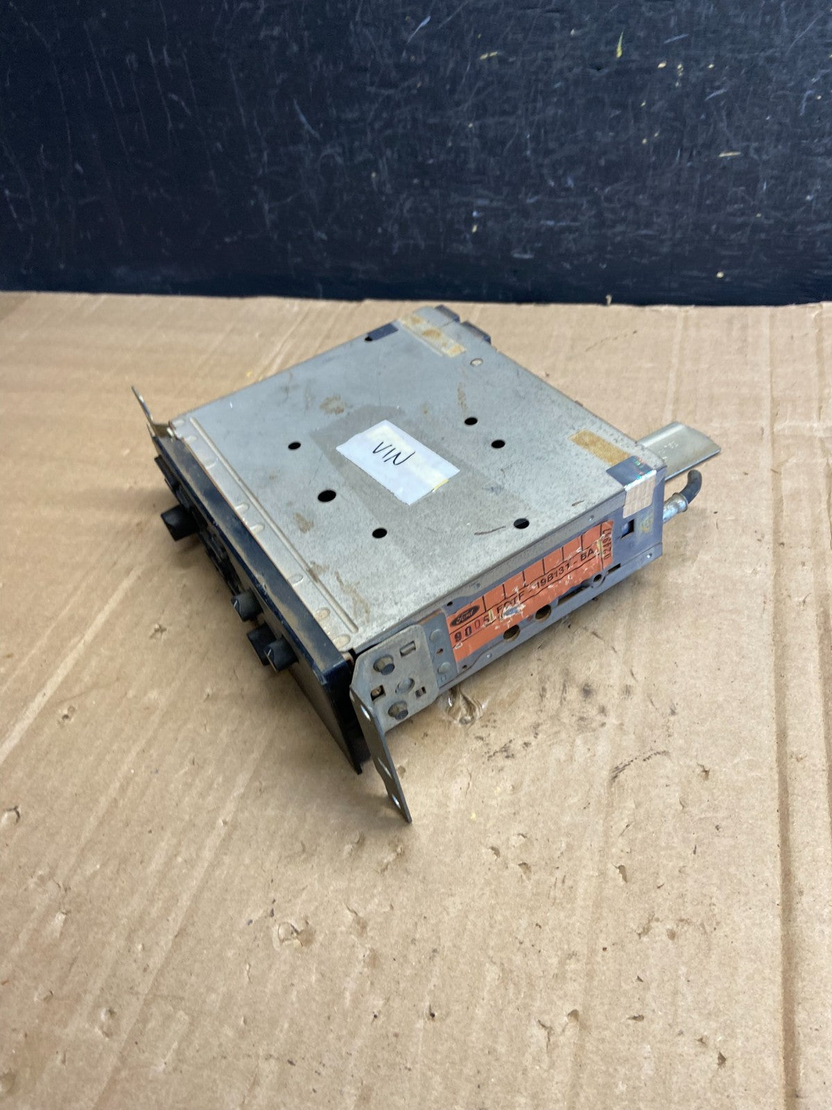 1987-1991 Ford F150 F250 F350 STOCK Fotf-19b131-ba RADIO AE16962