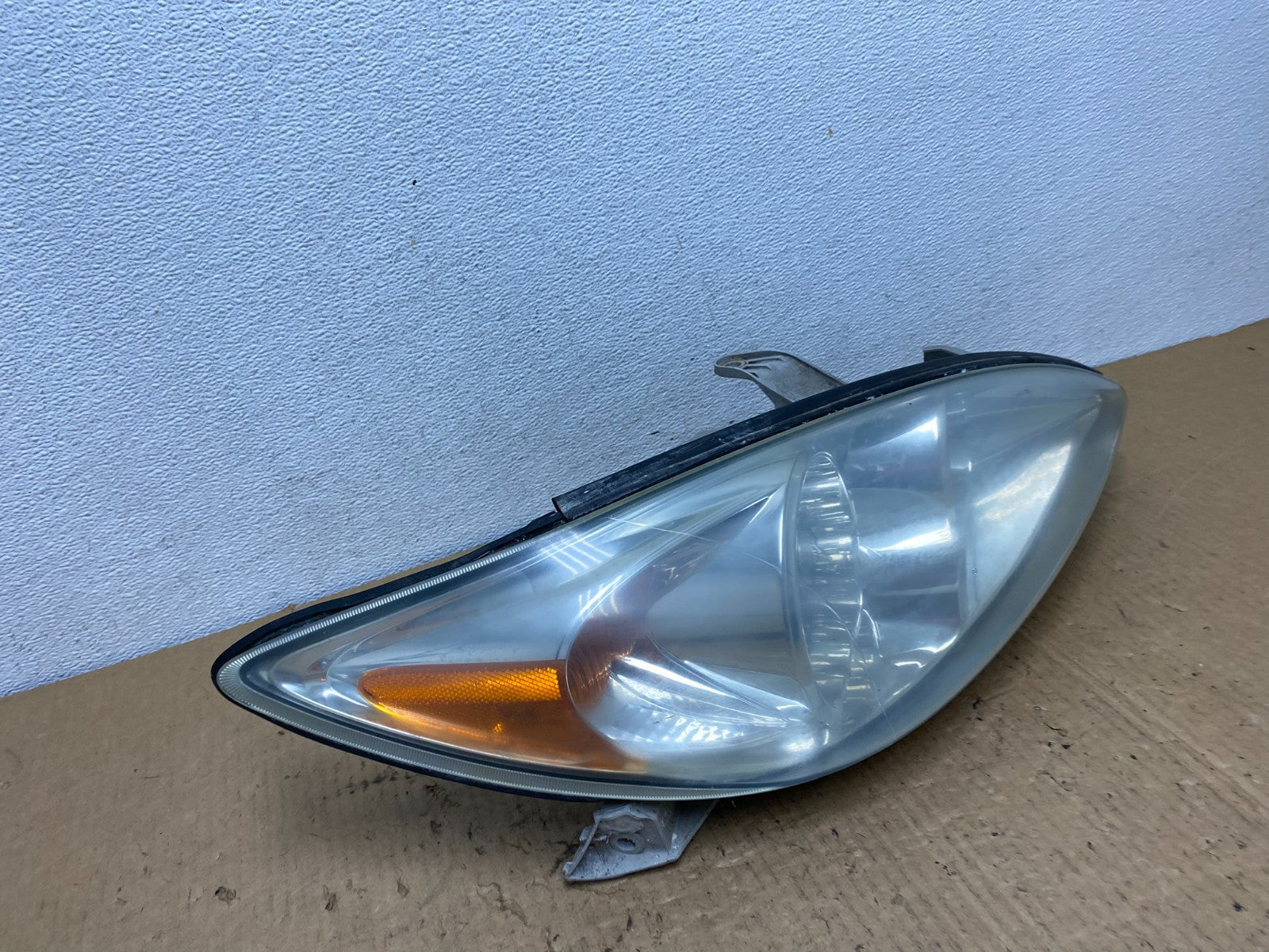 2002 to 2004 Toyota Camry Halogen Headlight Right Passenger Rh AC8158 DW2