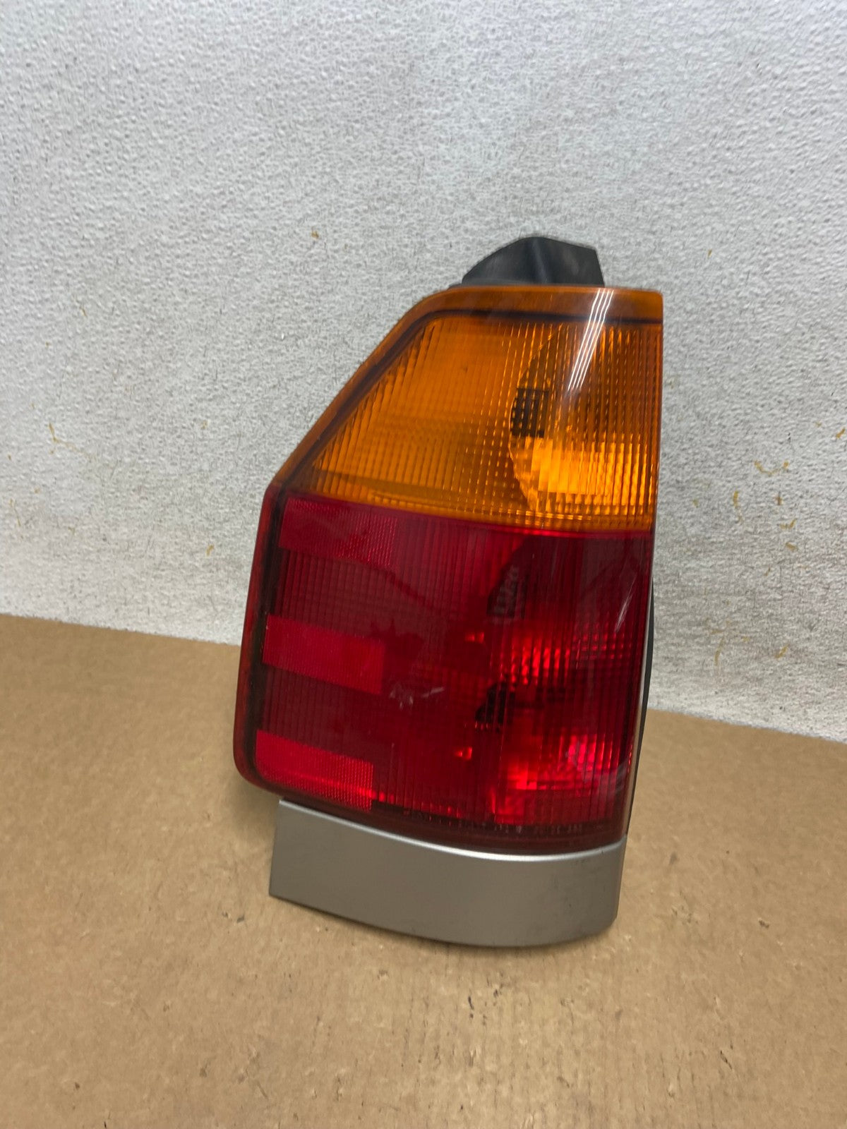 2002 to 2009 Gmc Envoy Left Driver Lh Side Tail Light AI3288 LK0