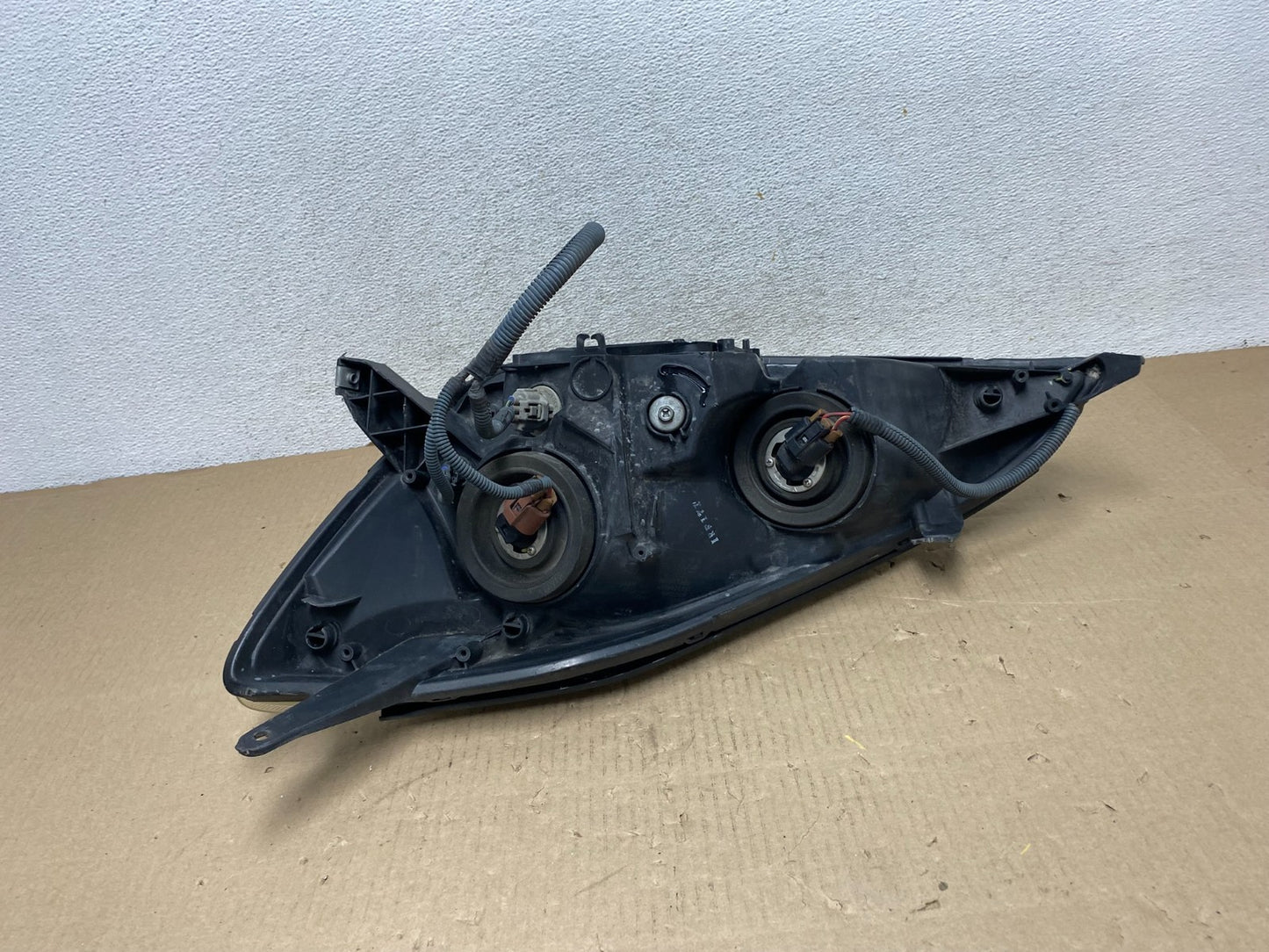 2004-2005 Toyota Sienna Right Passenger Halogen Headlight AG5928 DW7