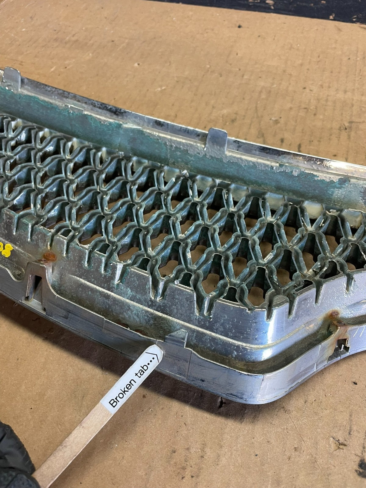 2007 to 2011 Hyundai Veracruz Chrome Grille Grill OEM AA5975 DG7