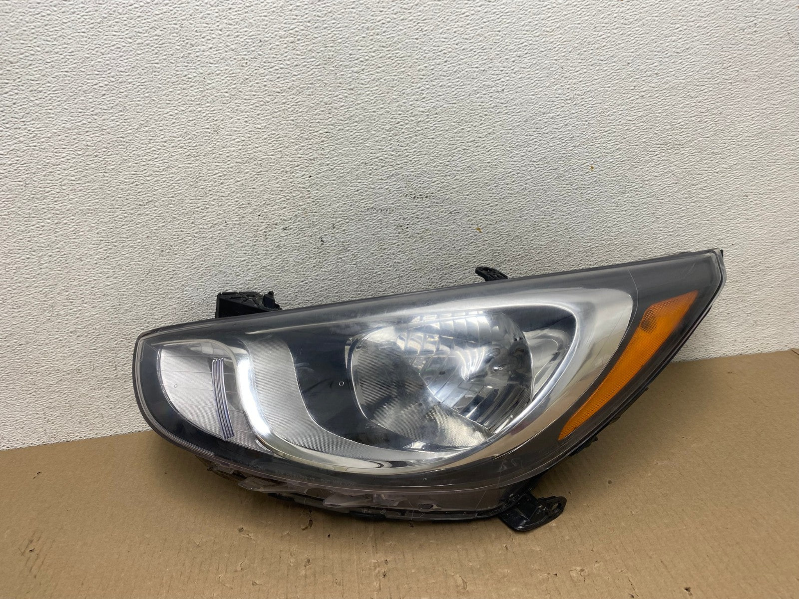 2013 to 2017 Hyundai Accent Left Driver LH Side Headlight AE9576 LK0