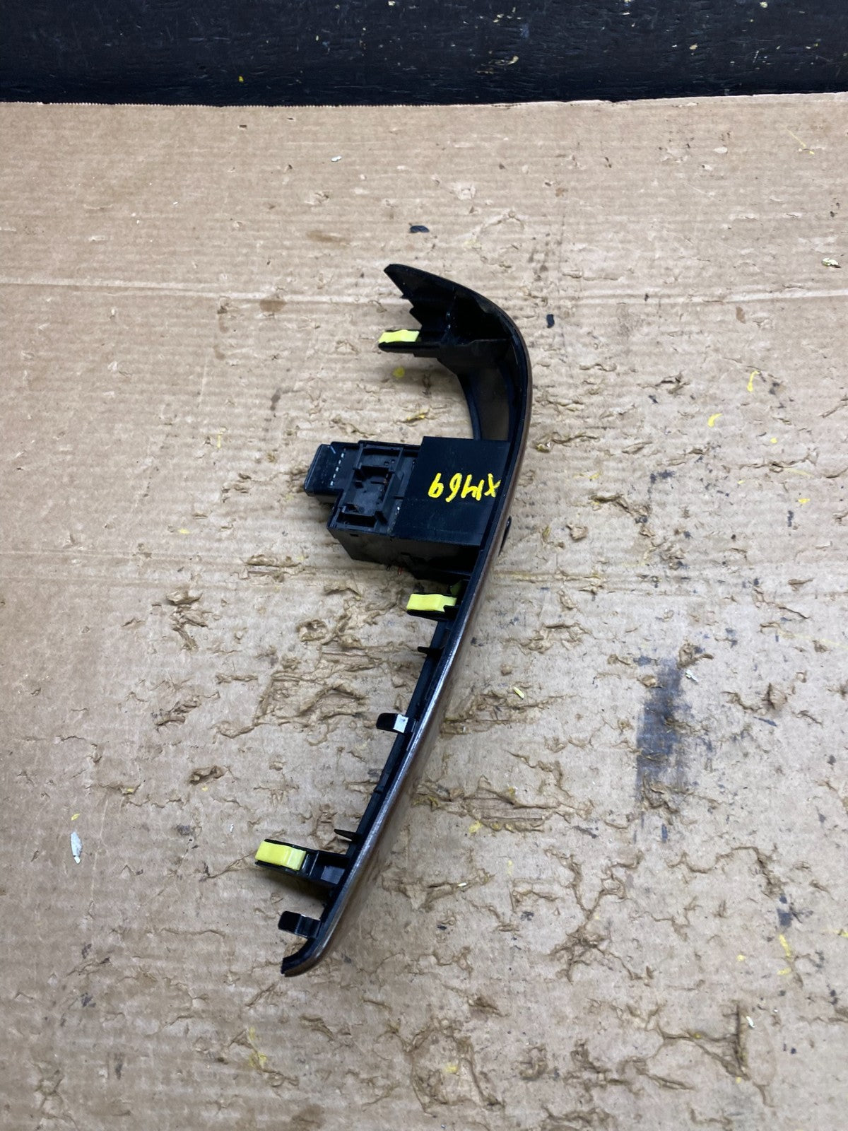 2004 to 2010 Toyota Sienna Switch Key Light Indicator Bezel Trim OEM X1469 DG3