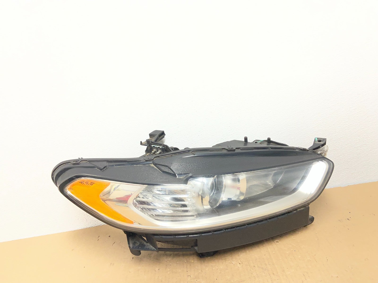 2013 to 2016 Ford Fusion Right Passenger Rh Side Headlight AB6604 DW0