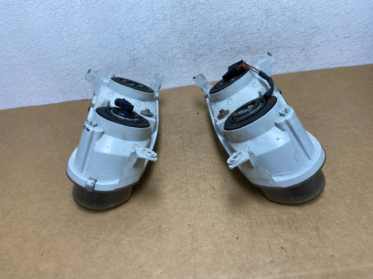 2001-2002 Toyota Corolla Left+Right Side Halogen Headlights AD4483 DW9
