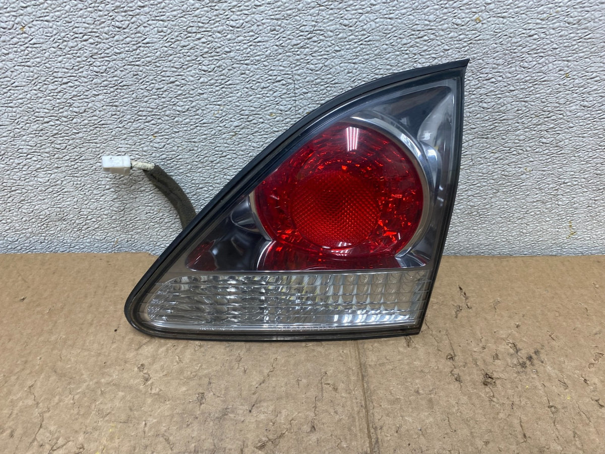 2000-2003 Lexus RX300 Right Passenger Side Rear Inner Tail Light V4533 DW0