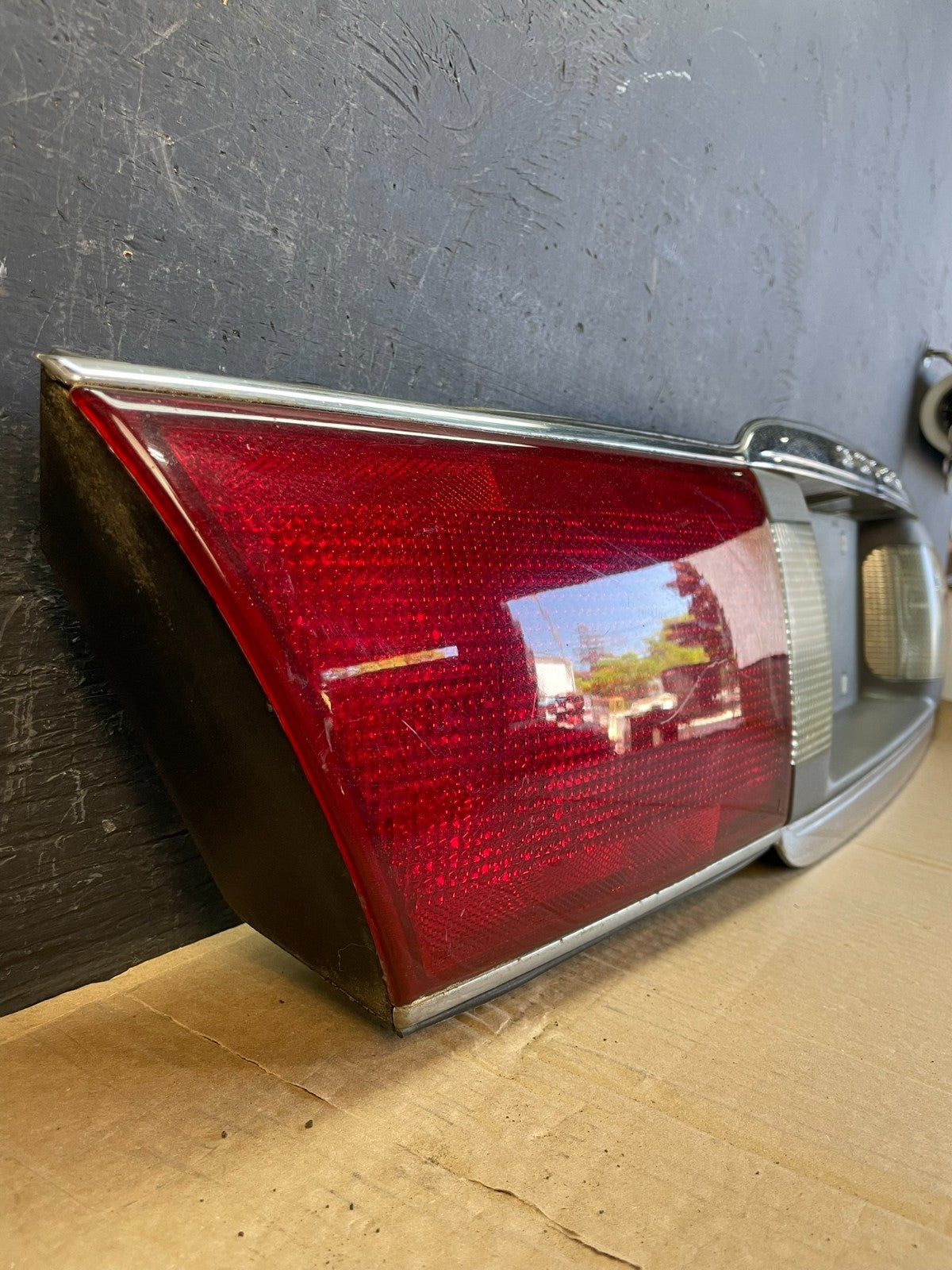 2000 to 2005 Buick Lesabre Trunk Rear Center Tail Light Panel AC9757 DG2