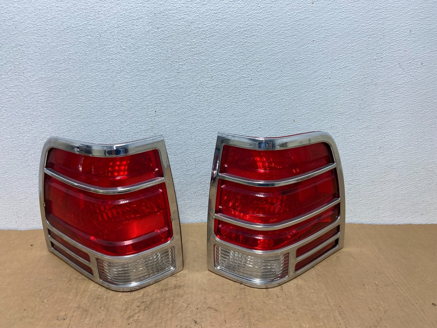 2003 2004 2005 2006 Ford Expedition Left+Right Tail Lights AD1341 DW0