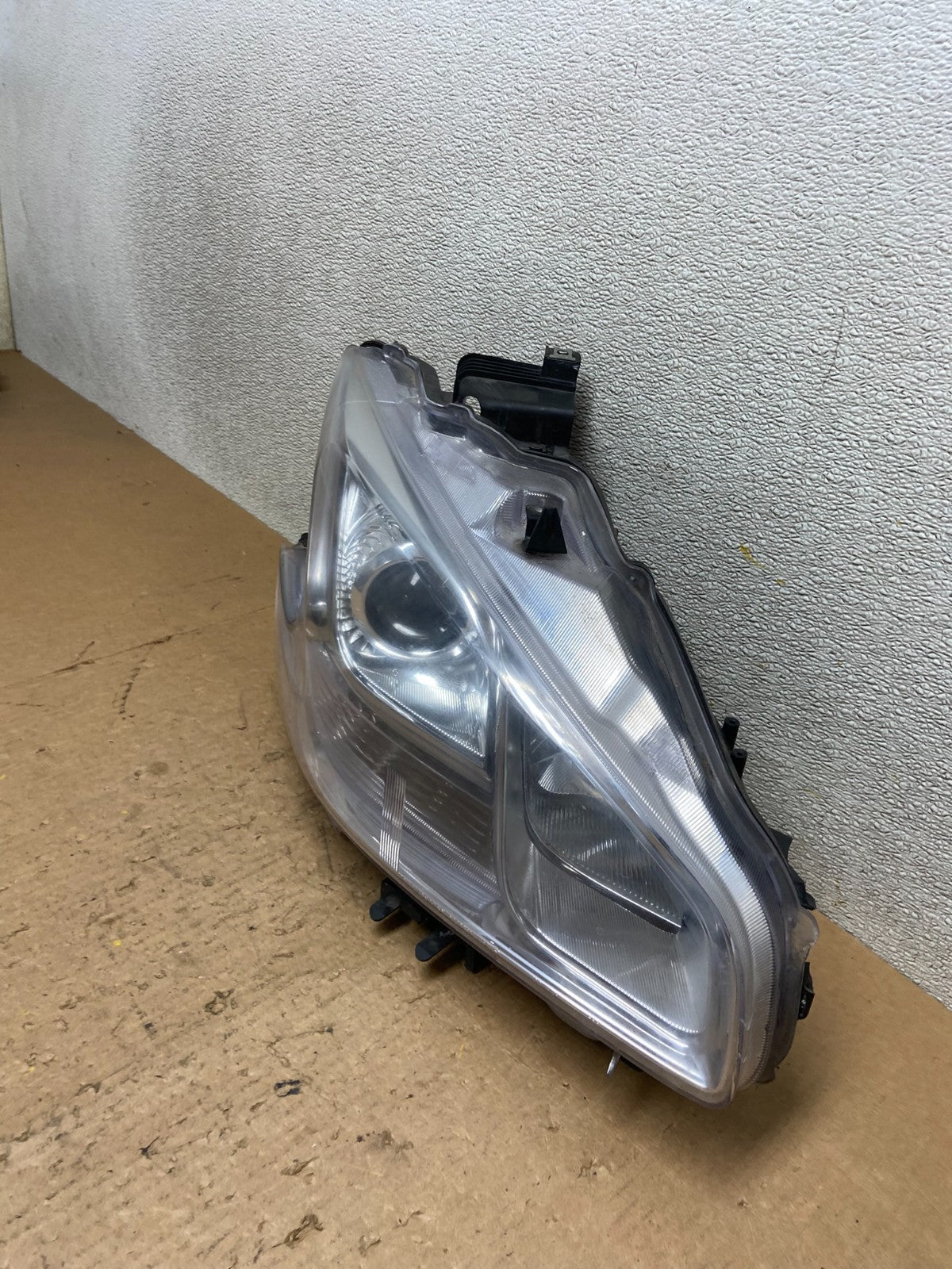 2009 - 2014 Nissan Maxima Headlight Right Passenger Xenon HID TYC Z9277 DW1