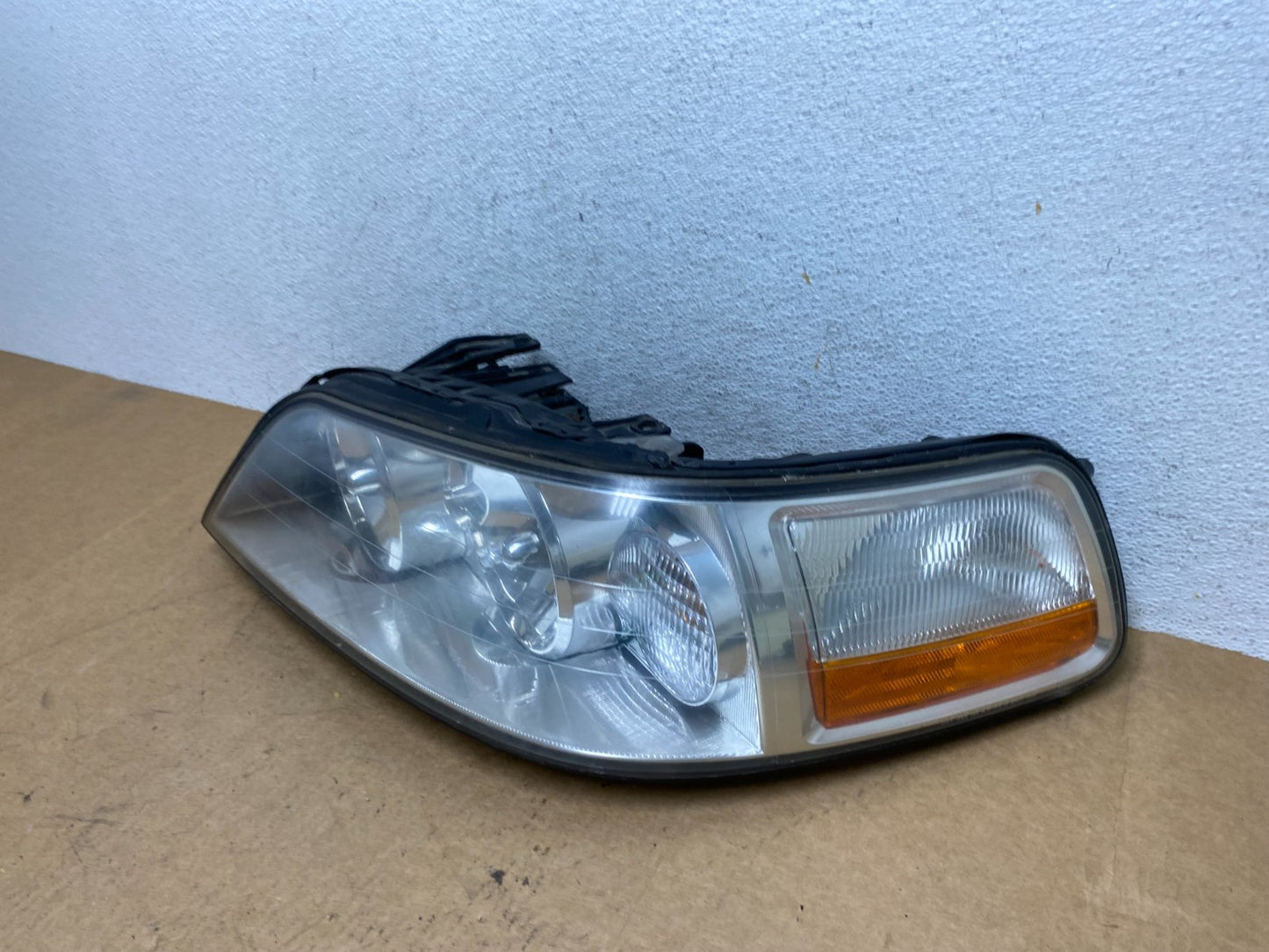 2005 to 2011 Lincoln Town Car Left Driver LH Side Headlight TYC AE3159 DW1