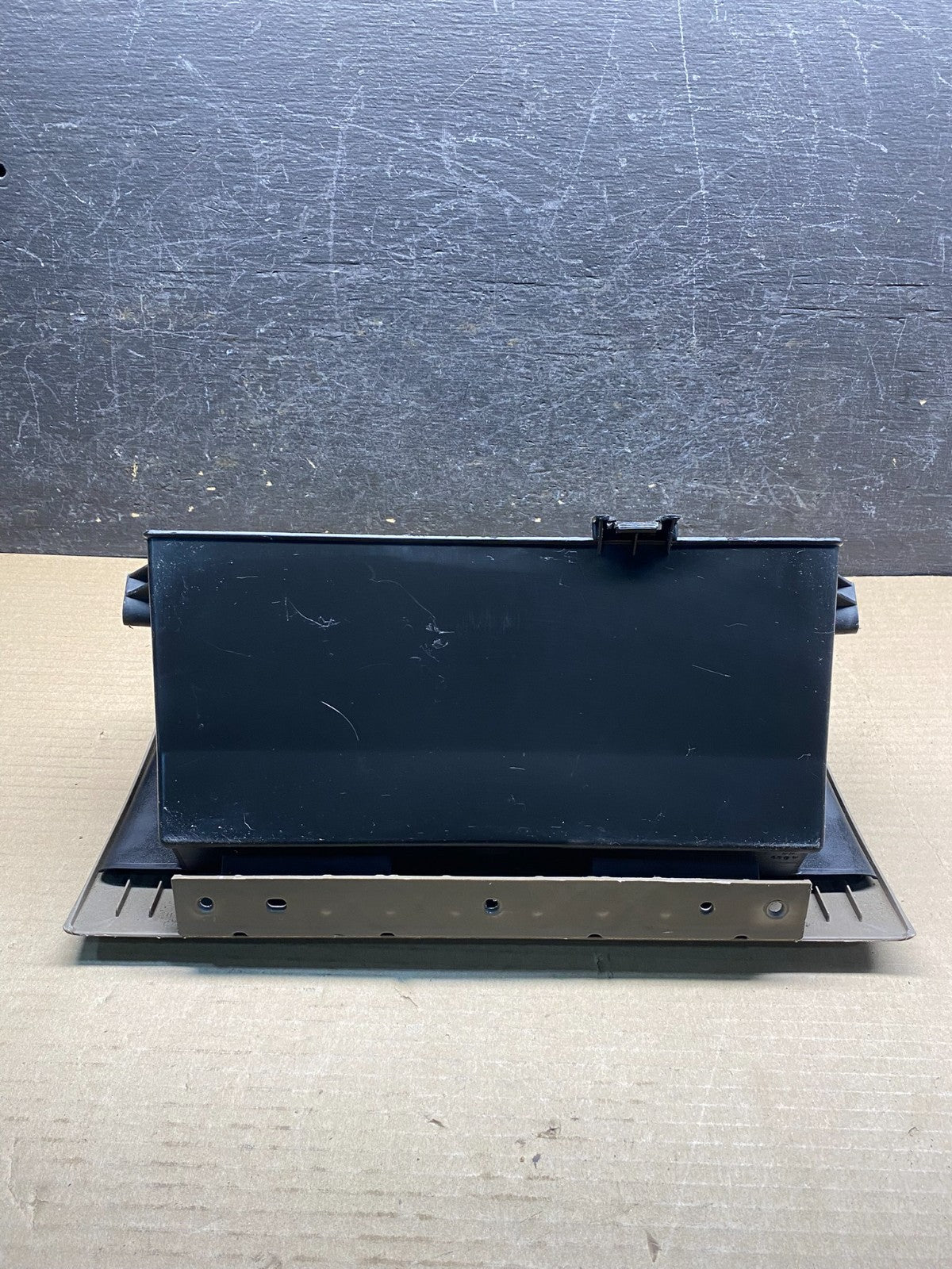 2003 to 2005 Ford Explorer Glove Box Compartment ah9681 DG5