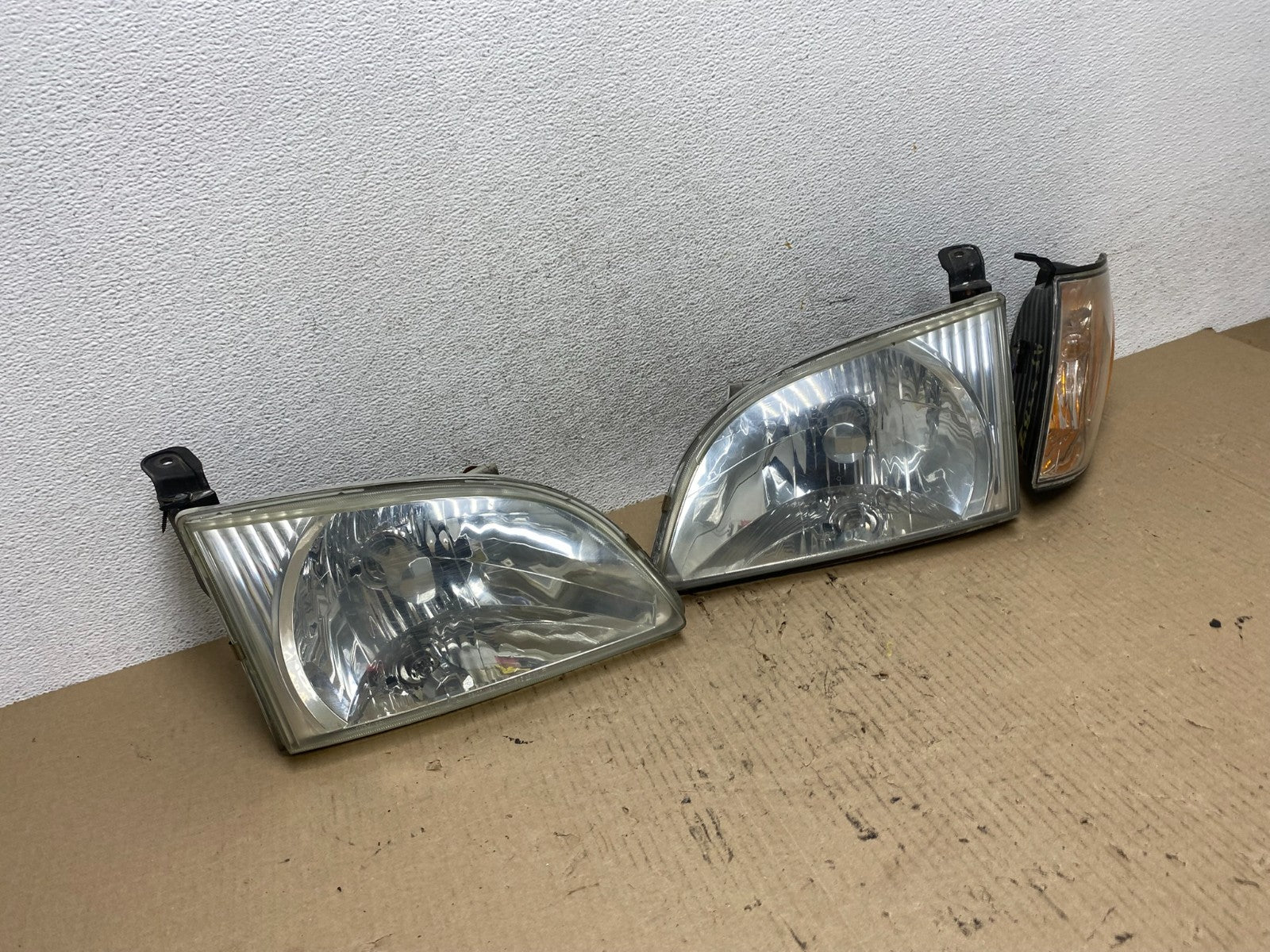 2001 2002 2003 Toyota Sienna Left+Right Side Set Headlights Halogen AF5882 DW2