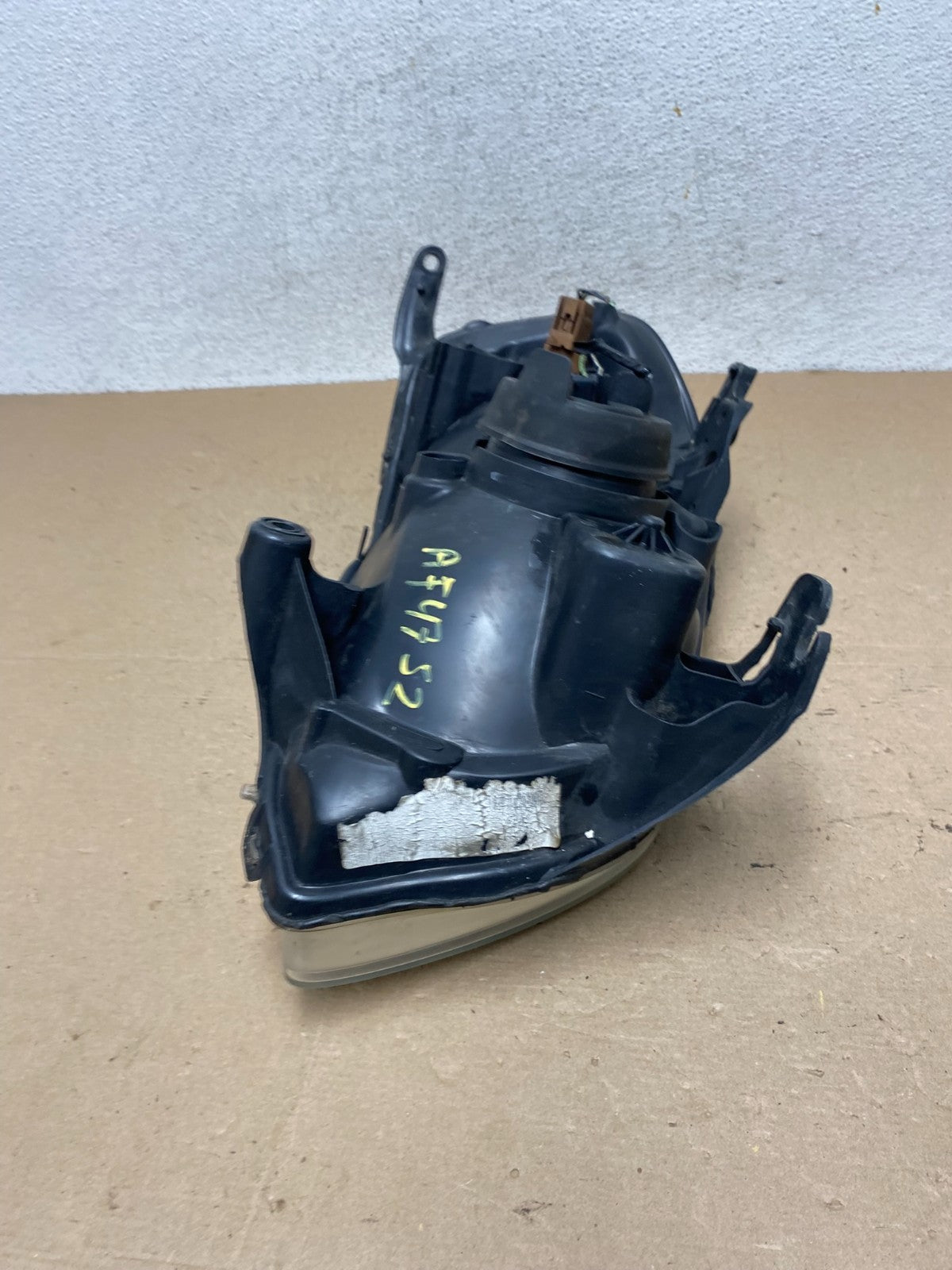 2005 - 2006 Mazda Tribute Left Driver LH Halogen Headlight AF4752 DW6