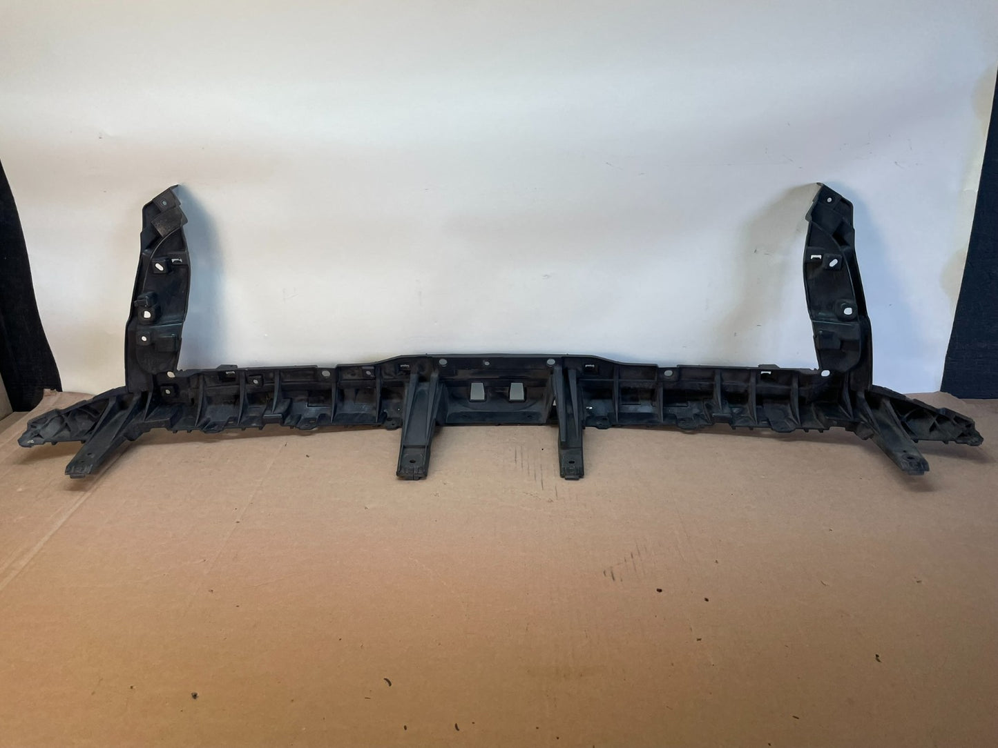 2015 to 2018 Kia Sedona Front Bumper Center Support Reinforcement AG1016 DG3