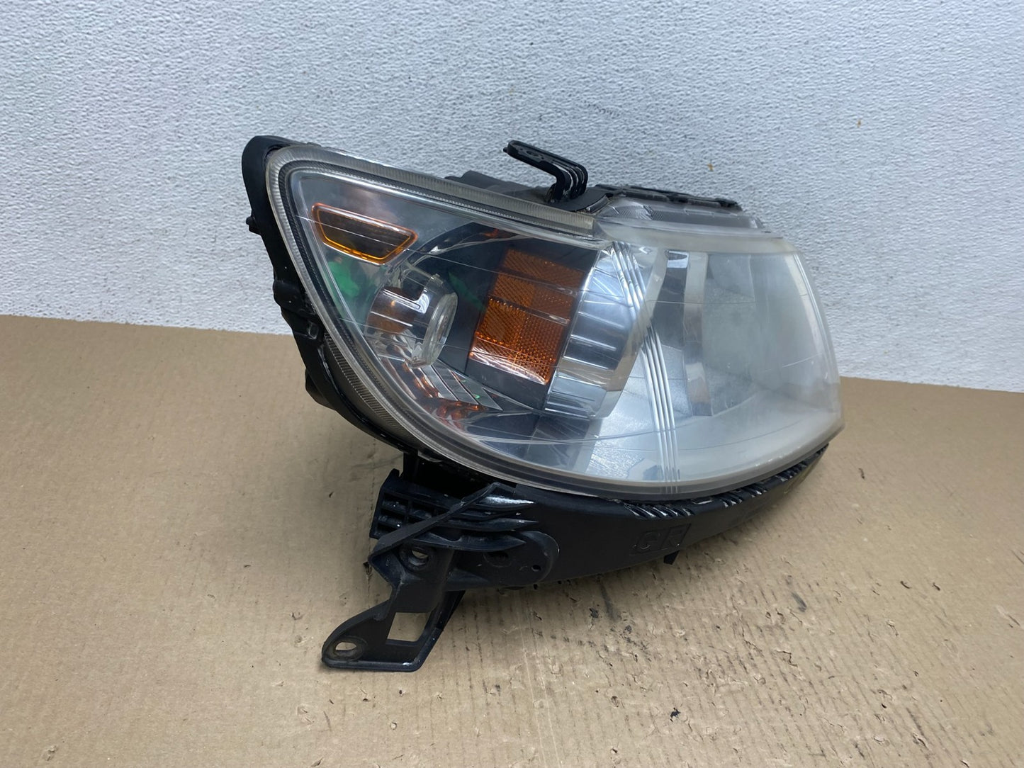 2008 - 2014 Subaru Tribeca Right Passenger Side Halogen Headlight AE7070 DW2