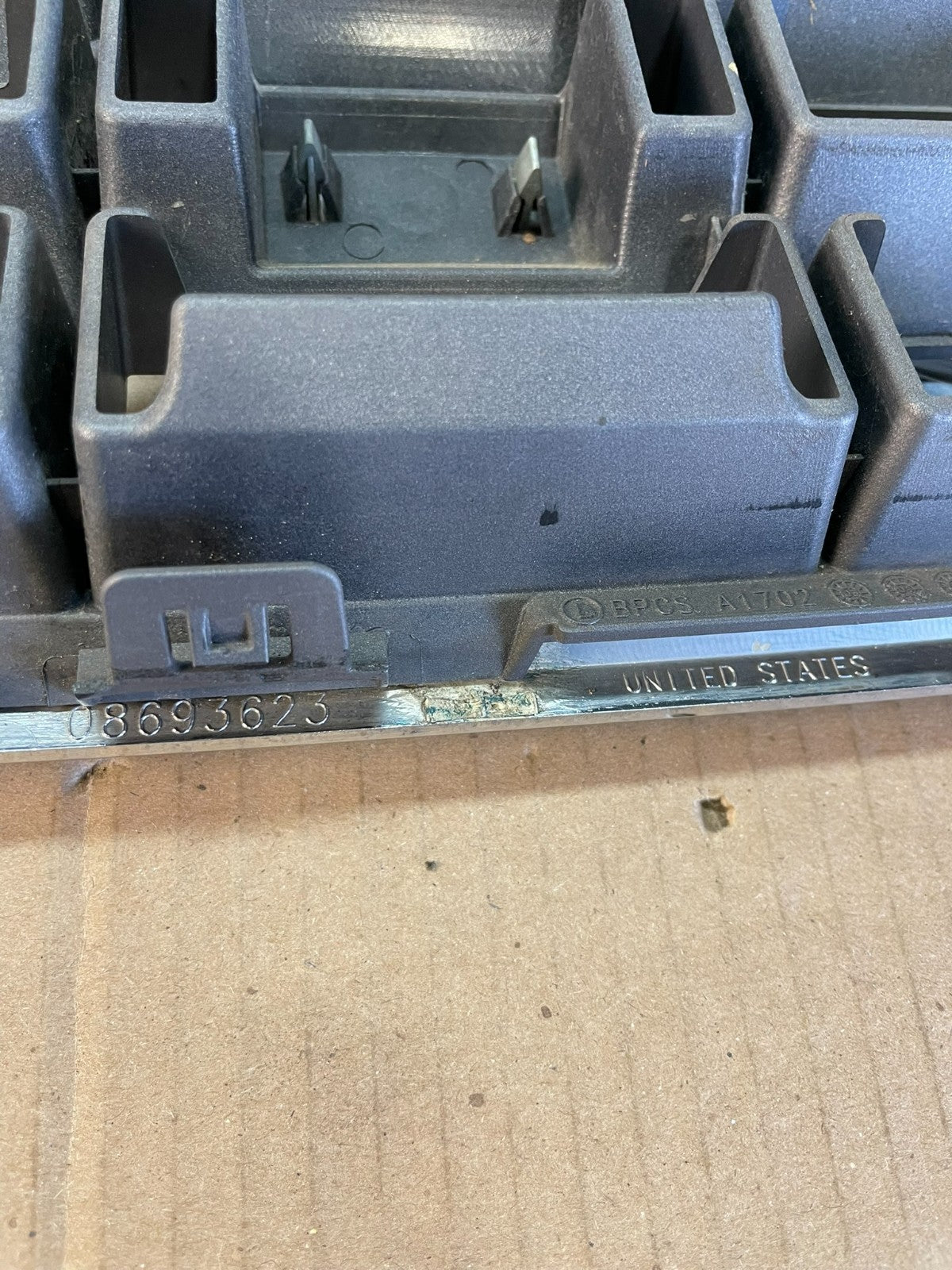 2001 to 2004 Volvo XC70 Front Upper Grill Grille AC19886