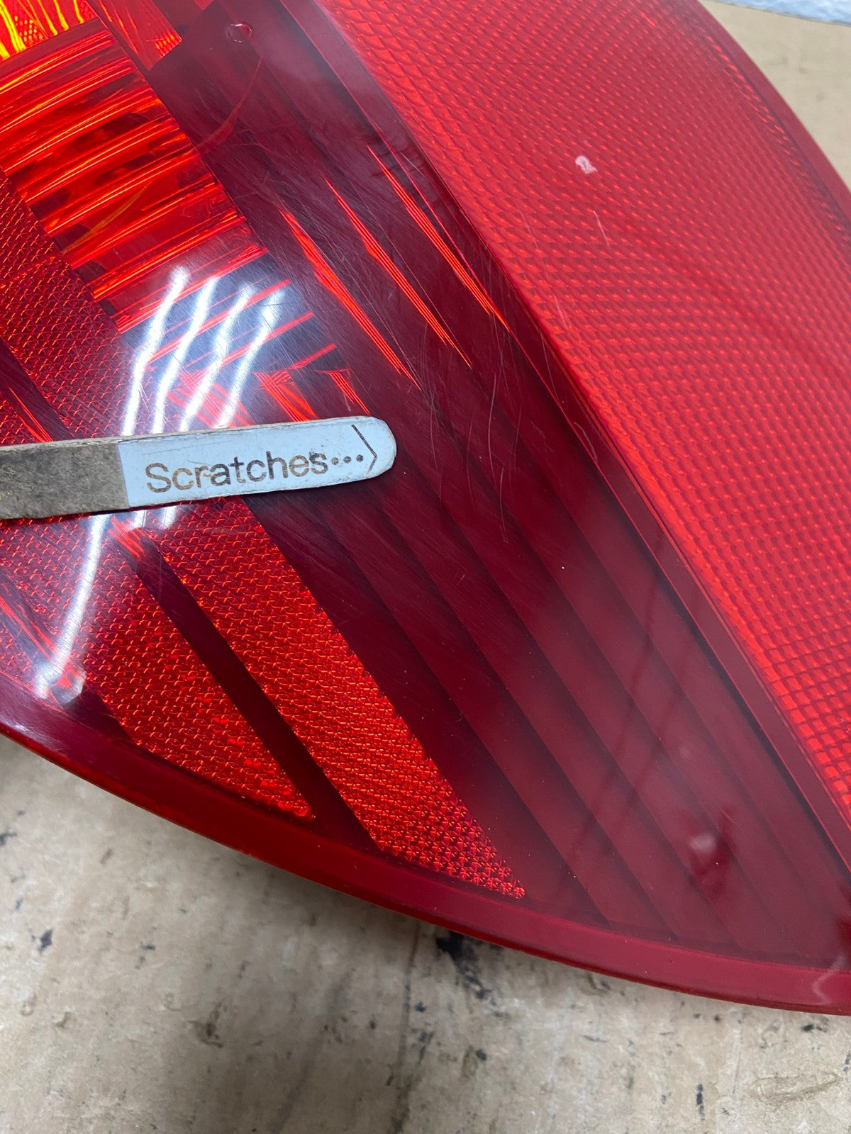 2004-2005 Toyota Sienna Right Passenger Rh Side Tail Light AG2394 LK3