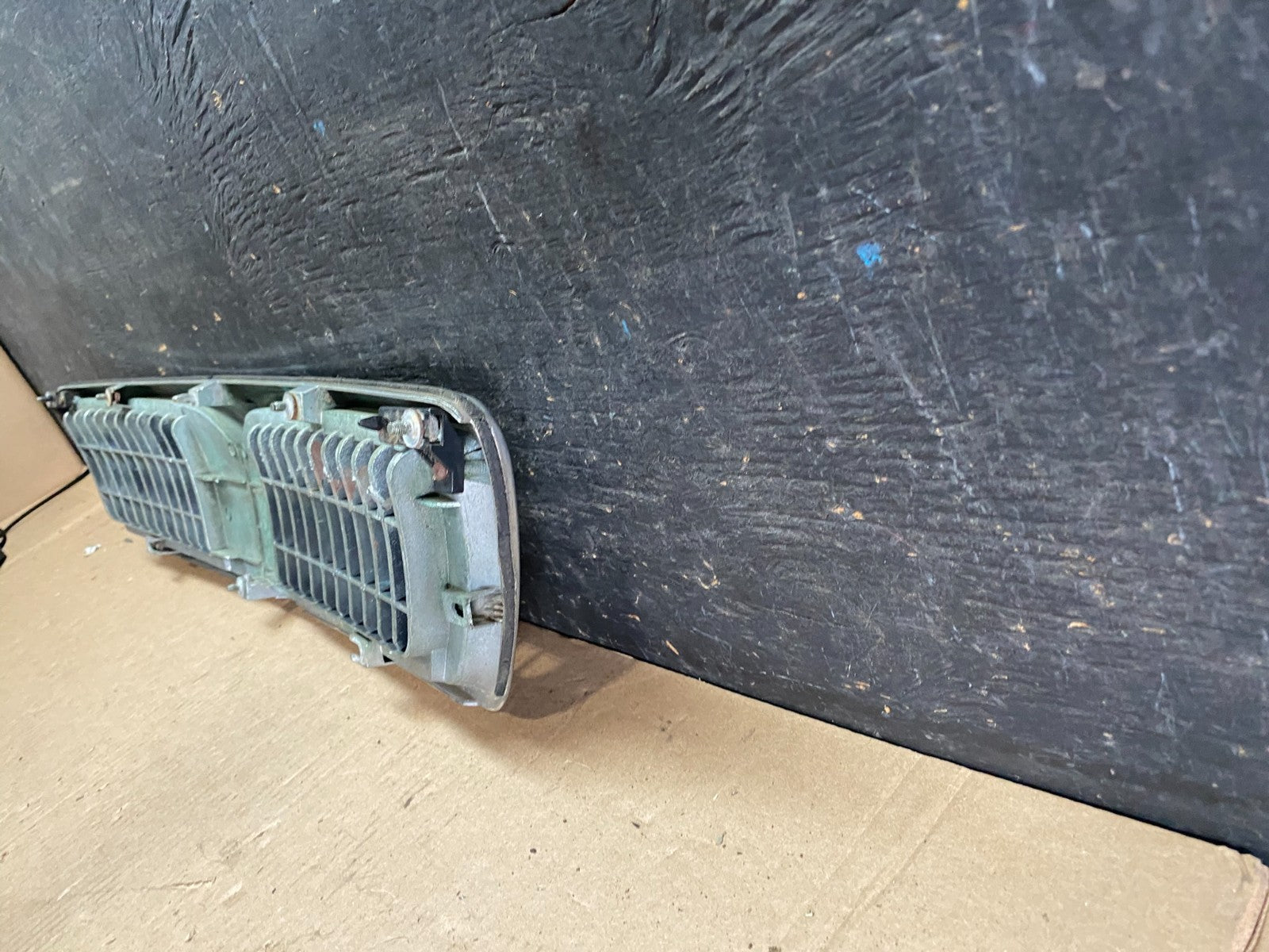 1996 to 1999 Infiniti i30 Front Upper Grill Grille OEM OEM P5920 DG5