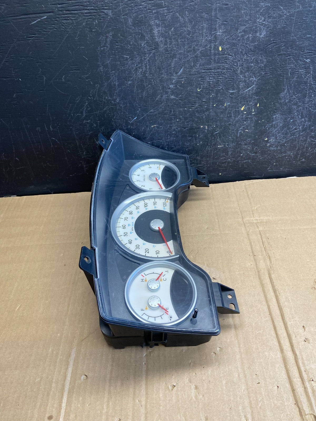 2006 Dodge Durango Speedometer Instrument Cluster Gauge AD2154 DG1