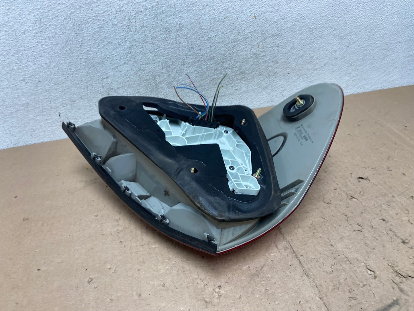 No Led 2003-2006 Mercedes E Class Sedan Right Passenger Tail Light AG5534 LK5