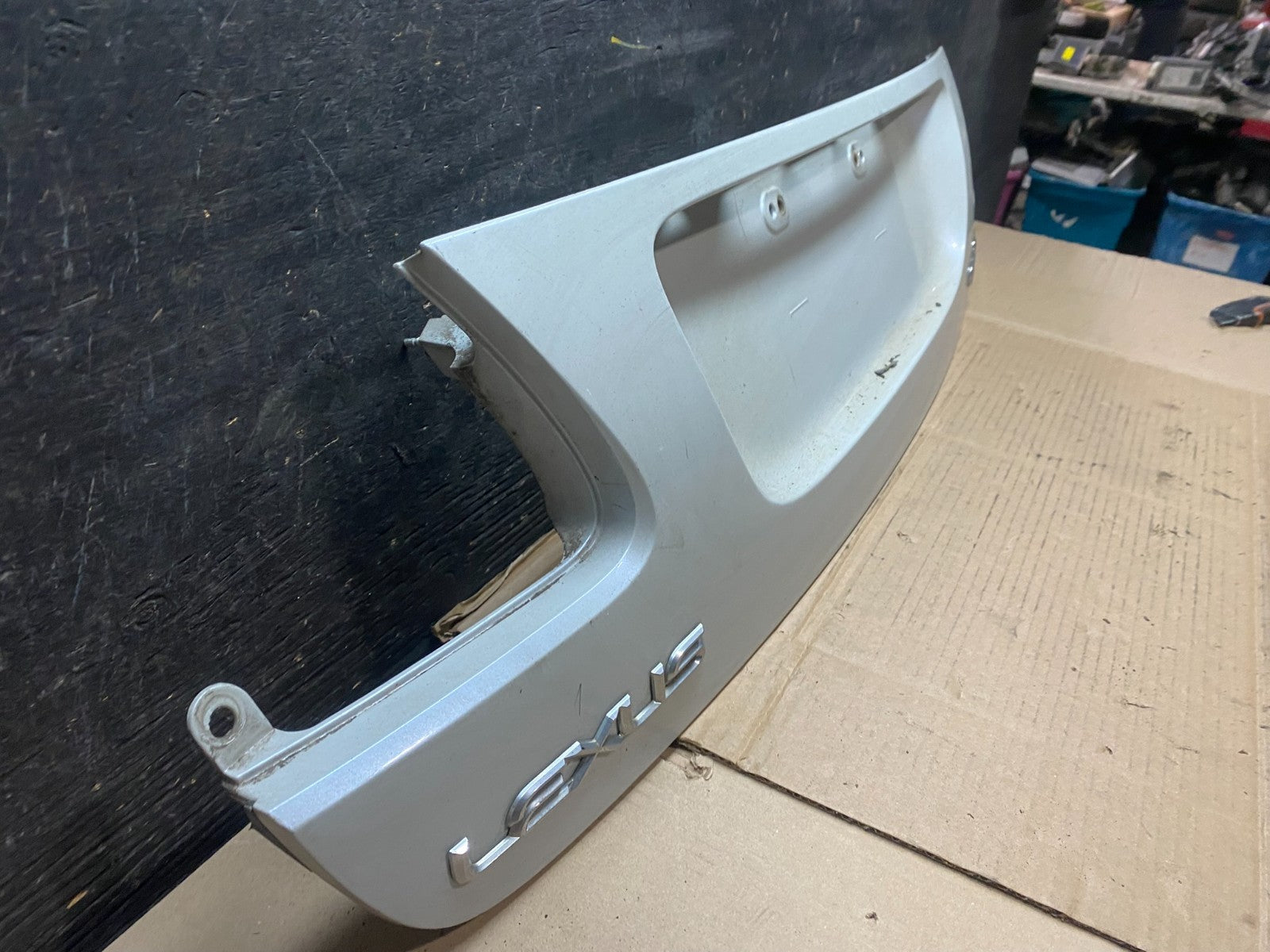 2007-2011 Lexus GS300 Trunk License Plate Trim Panel Cover 76801-30140 V2832  DG2