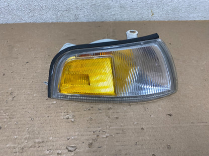1997 to 2001 Mitsubishi Mirage Right Passenger RH Turn Signal OEM R0597 DW0