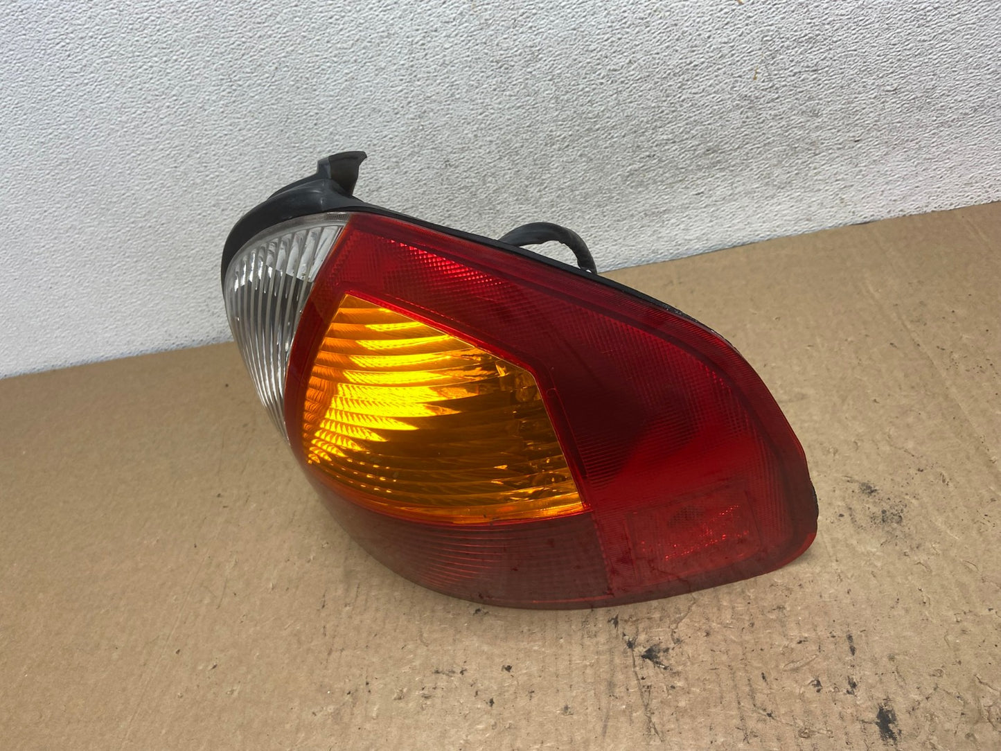 2001 2002 2003 2004 Hyundai Santa Fe Right Passenger Rh Tail Light TYC AG2320 LK1