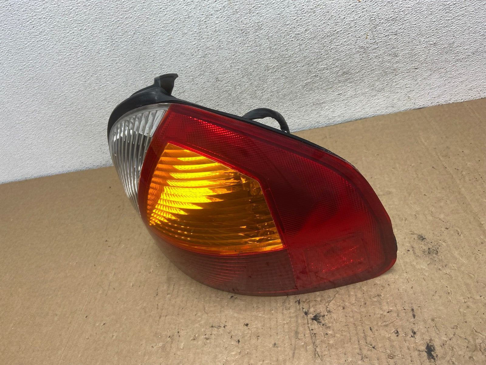 2001 2002 2003 2004 Hyundai Santa Fe Right Passenger Rh Tail Light TYC AG2320 LK1