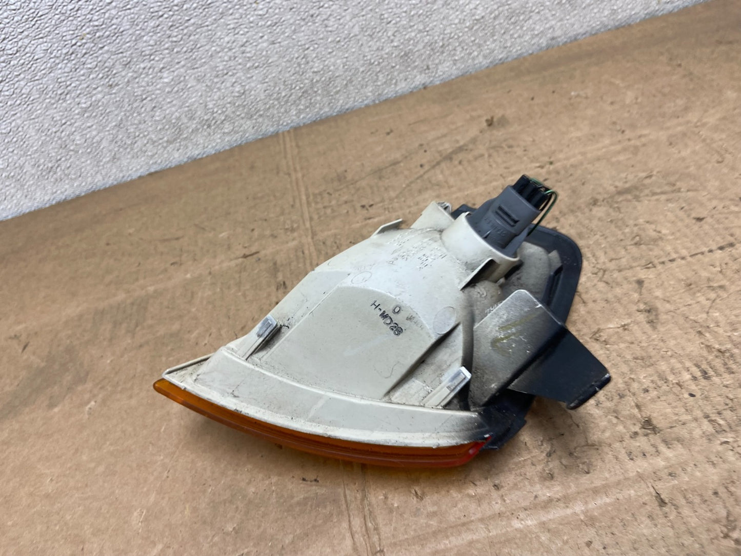 1999 to 2000 Mazda Protege Front Left Driver LH Turn Signal Oem Y6027 DW6