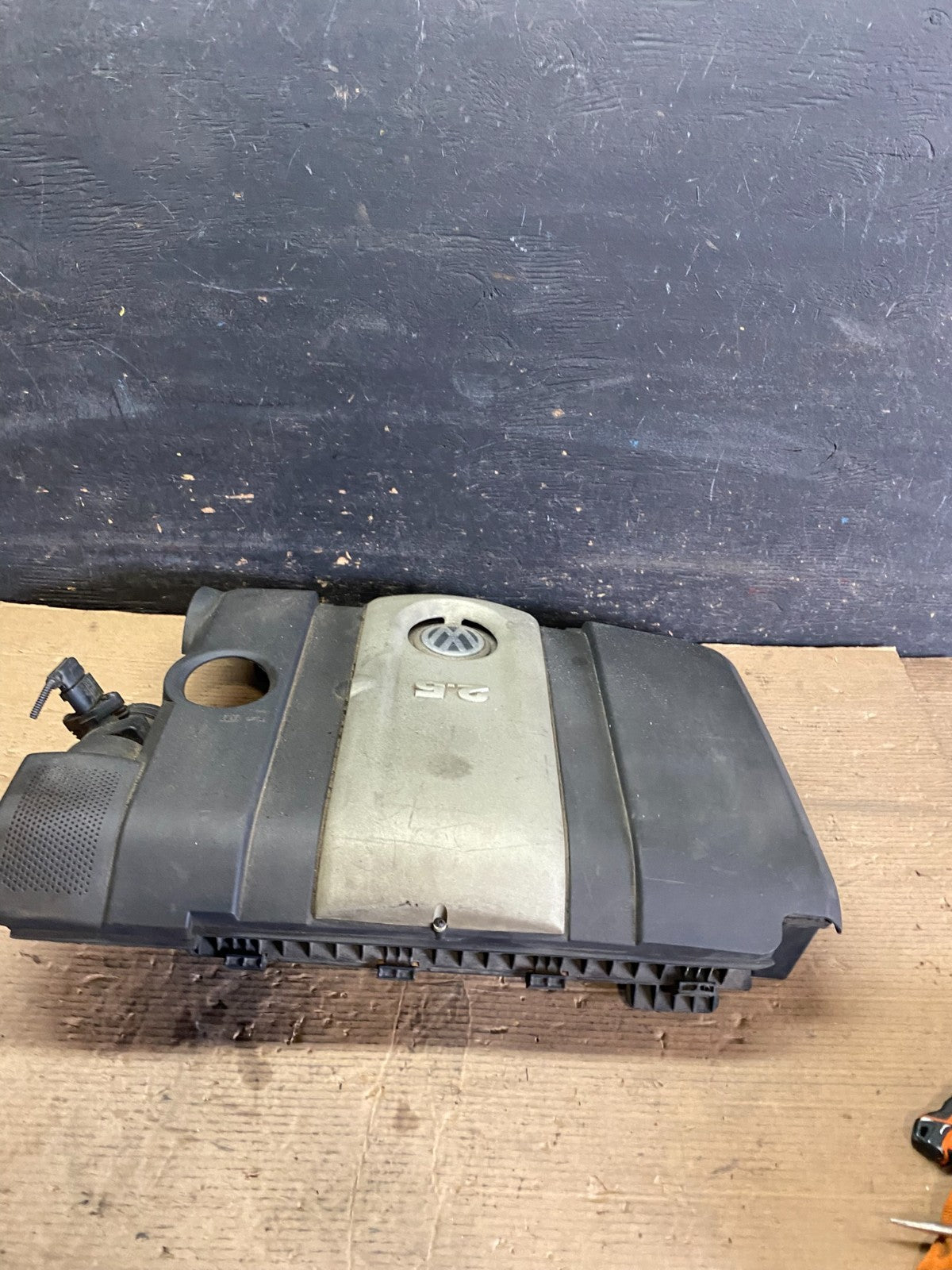2005 to 2008 Volkswagen Jetta 2.5L Passat Jetta Engine Cover 07k129601 R5110 DG1