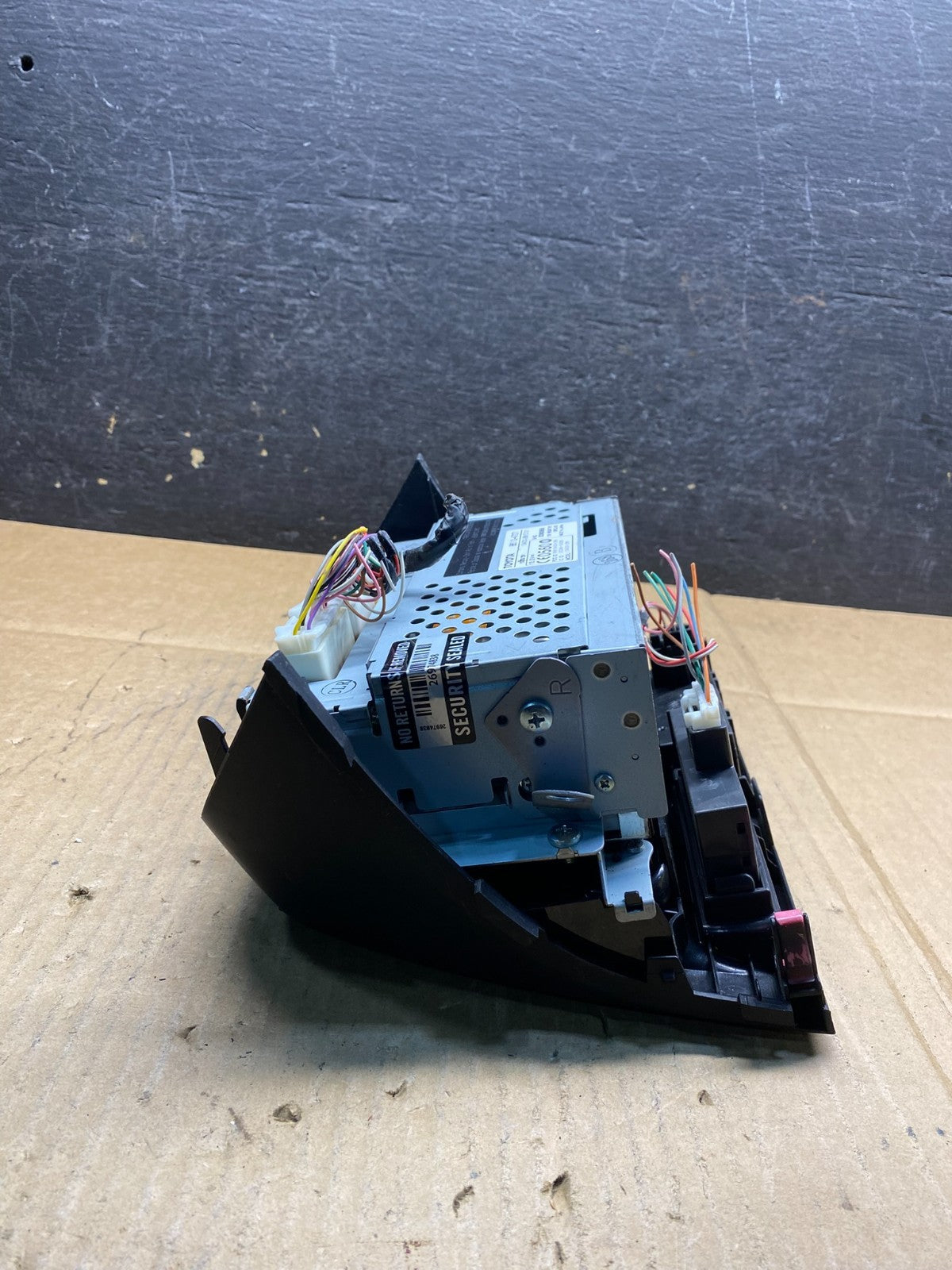 2004 to 2005 Toyota Prius Radio Stereo Receiver Screen Display AI9963 DG1