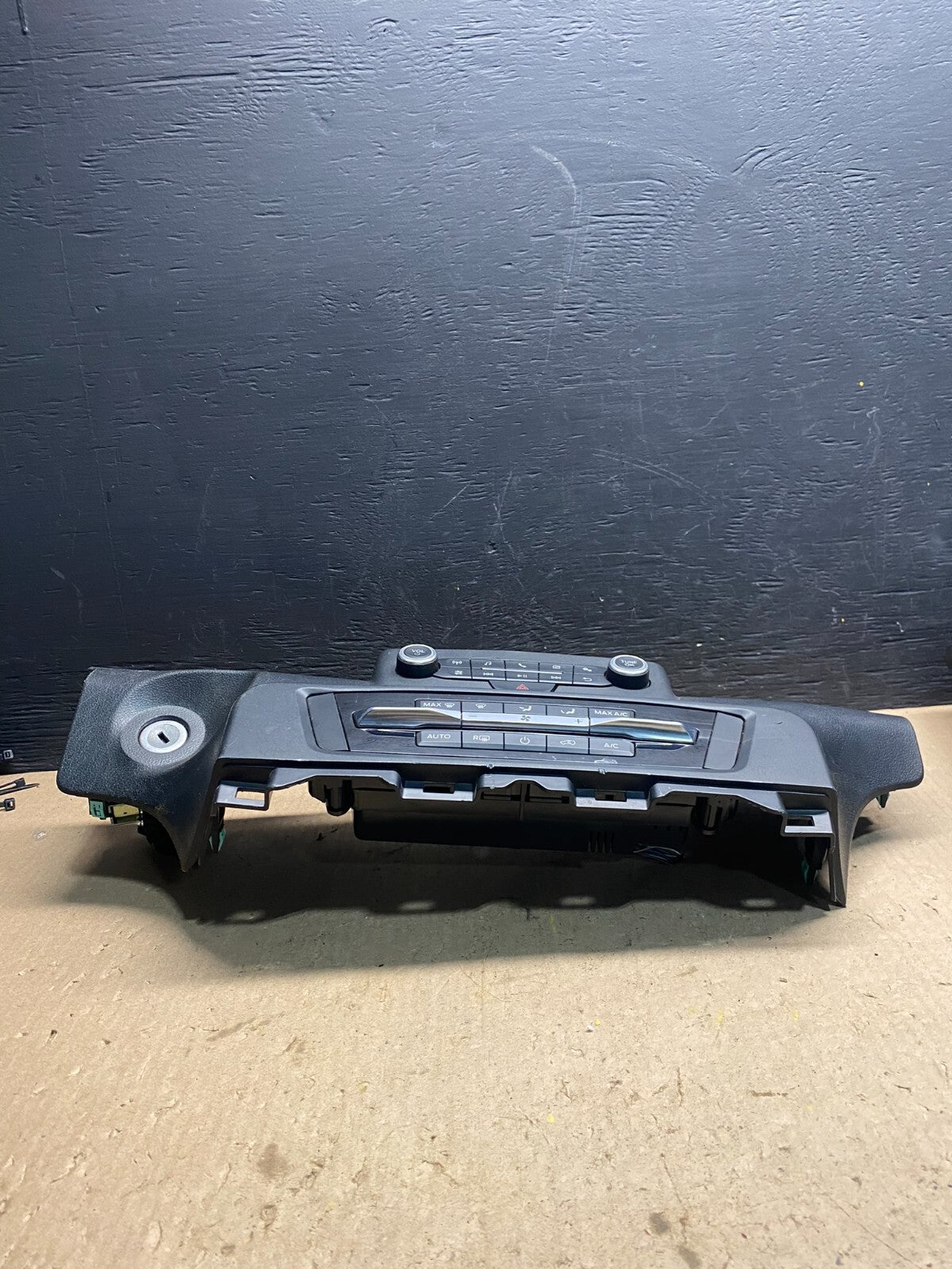 2020 to 2023 Ford  Explorer Radio Climate Control Panel Trim F0781 PS4