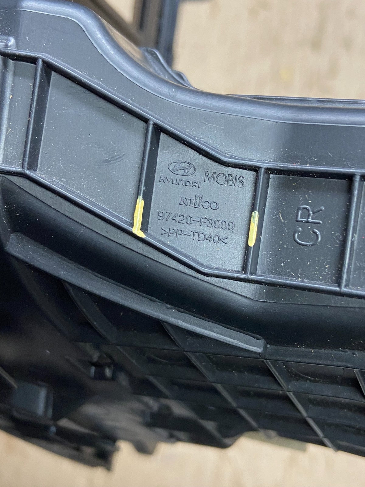2017-2019 Hyundai Elantra Center Radio Climate Control Air Vent Bezel AB5511 DG5