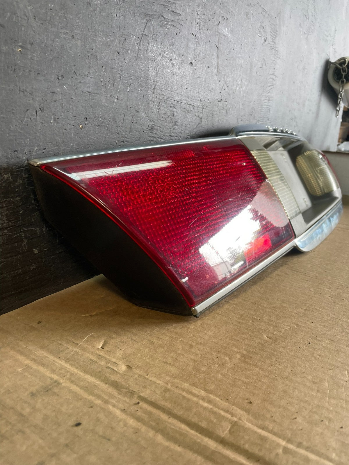 2000 to 2005 Buick Lesabre Trunk Rear Center Tail Light Panel AD0211 DG1