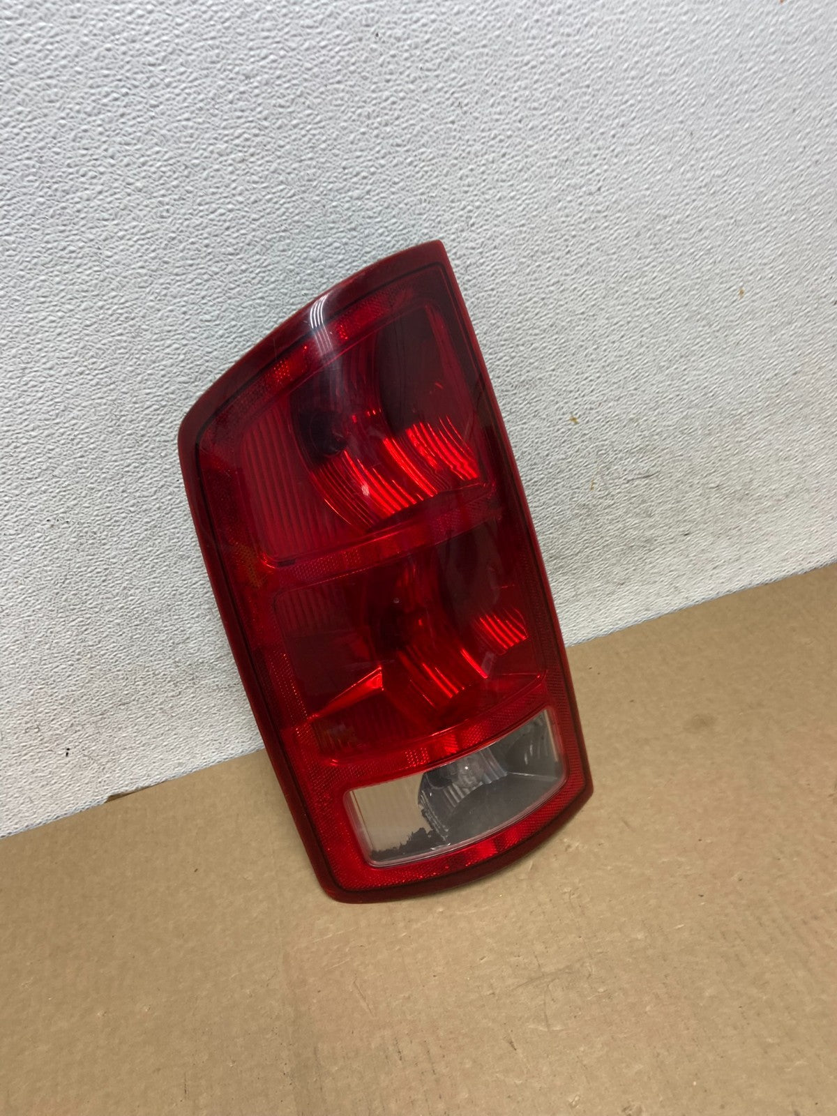 2002 to 2006 Dodge Ram 1500 Left Driver side Tail Light AF9550 DW2