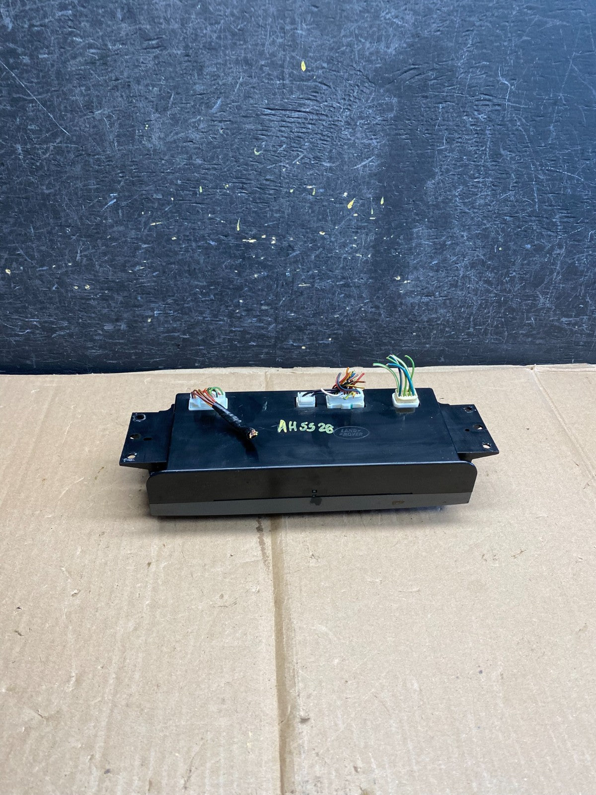 2005 to 2009 Land Rover Range LR3 AC Heater Climate Control Module AH5528 DG4