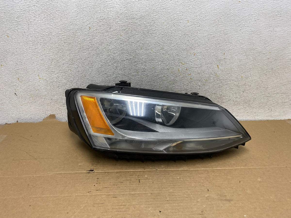 2011 to 2014 Volkswagen Jetta Right Passenger RH Headlight Halogen AH7831 DW0