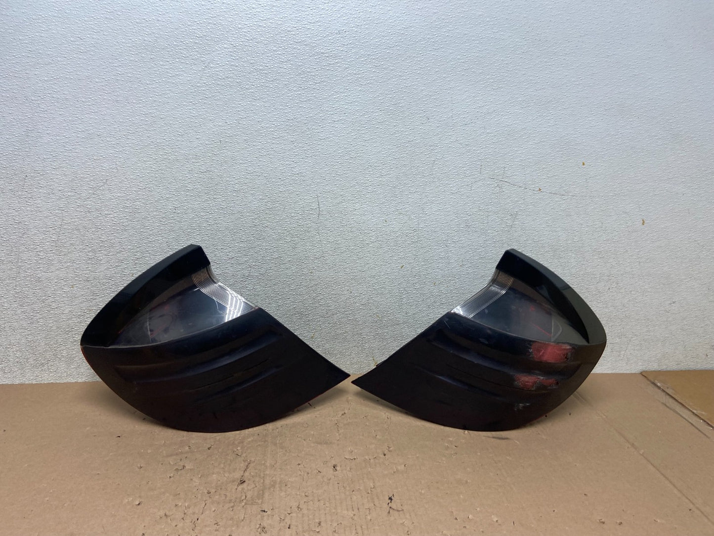 2002 to 2005 Mercedes C C230 Kompressor Coupe Left+Right Set Tail Light R5774 DG0