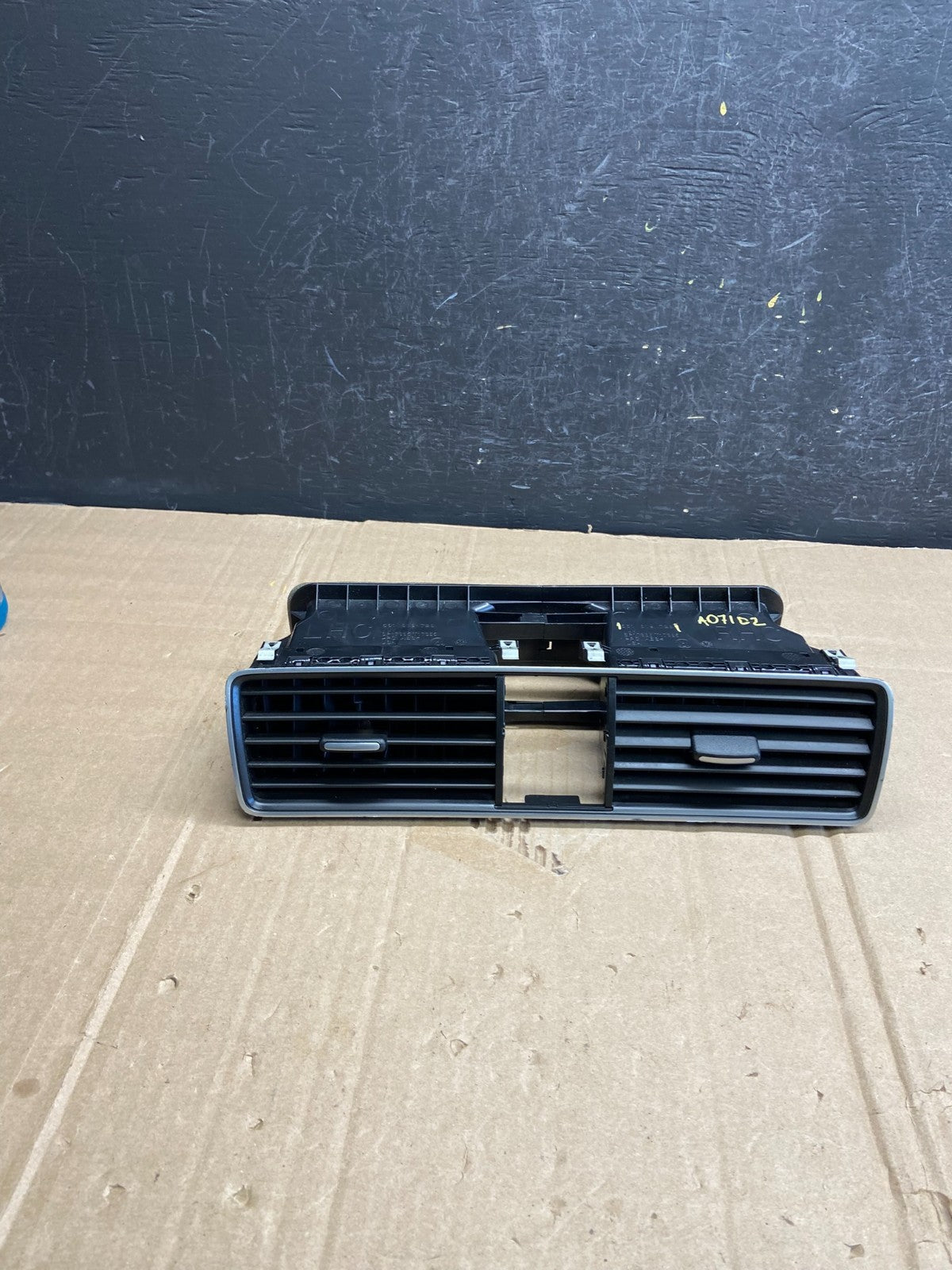 2012 - 2015 Volkswagen Passat Dash Dashboard Middle Center Air Vent OE ad7102 DG0