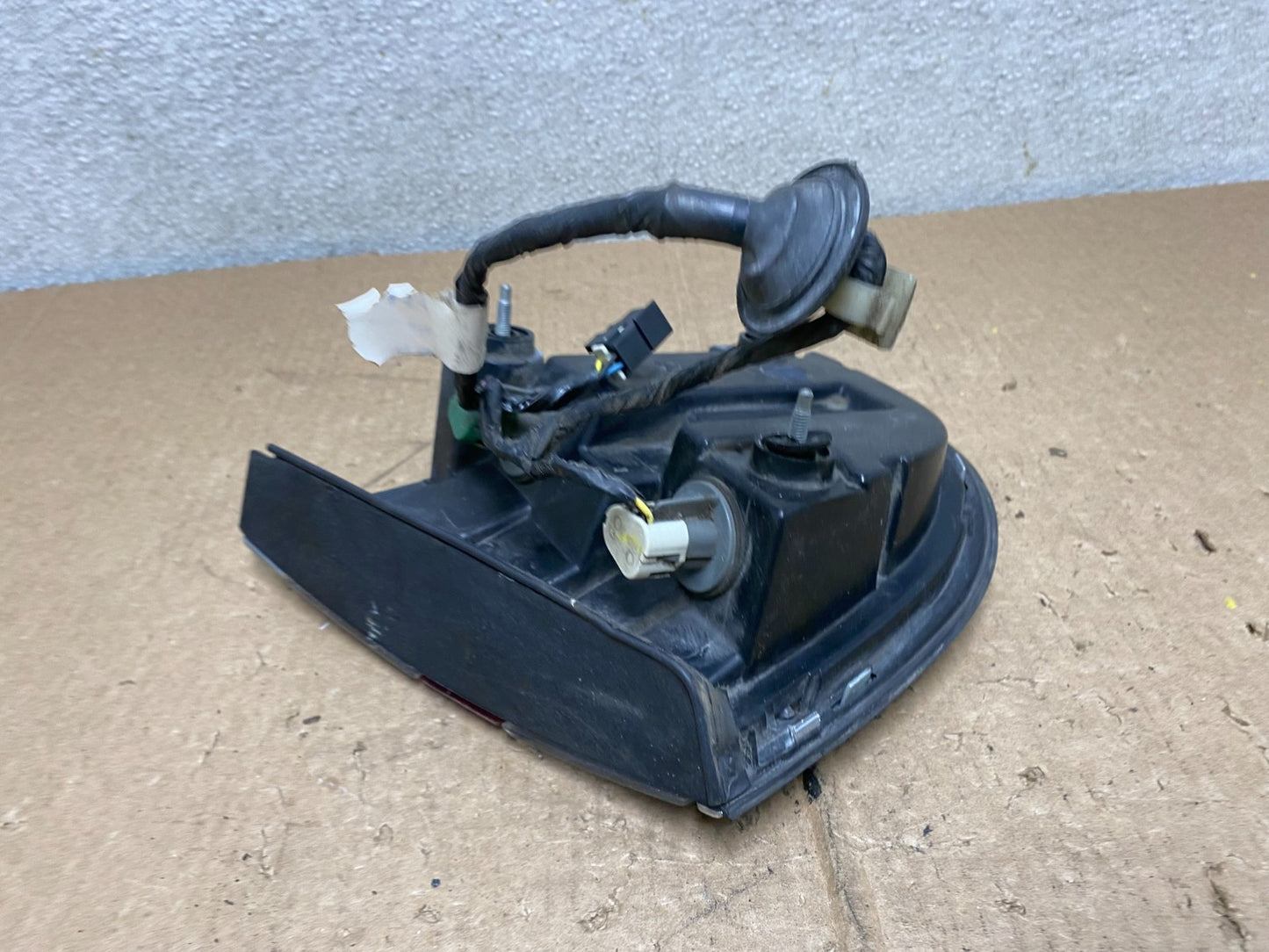 1997-1998 Buick Park Avenue Ave Right Passenger Rh Side Tail Light OEM V1317 DW5