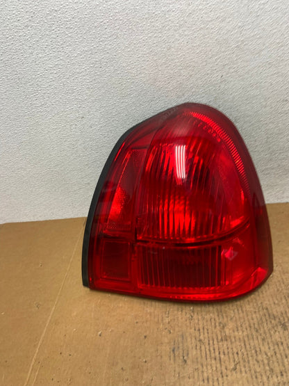 2003 to 2011 Lincoln Town Car Right Passenger Rh Tail Light AE0628 LK0