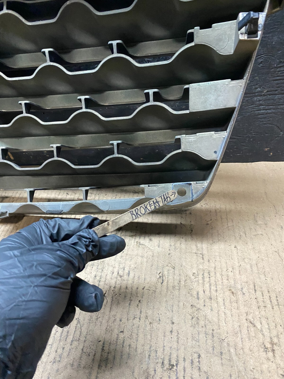 2003 2004 2005 Infiniti FX35 Grill Grille W/ Emblem N3290 DG7