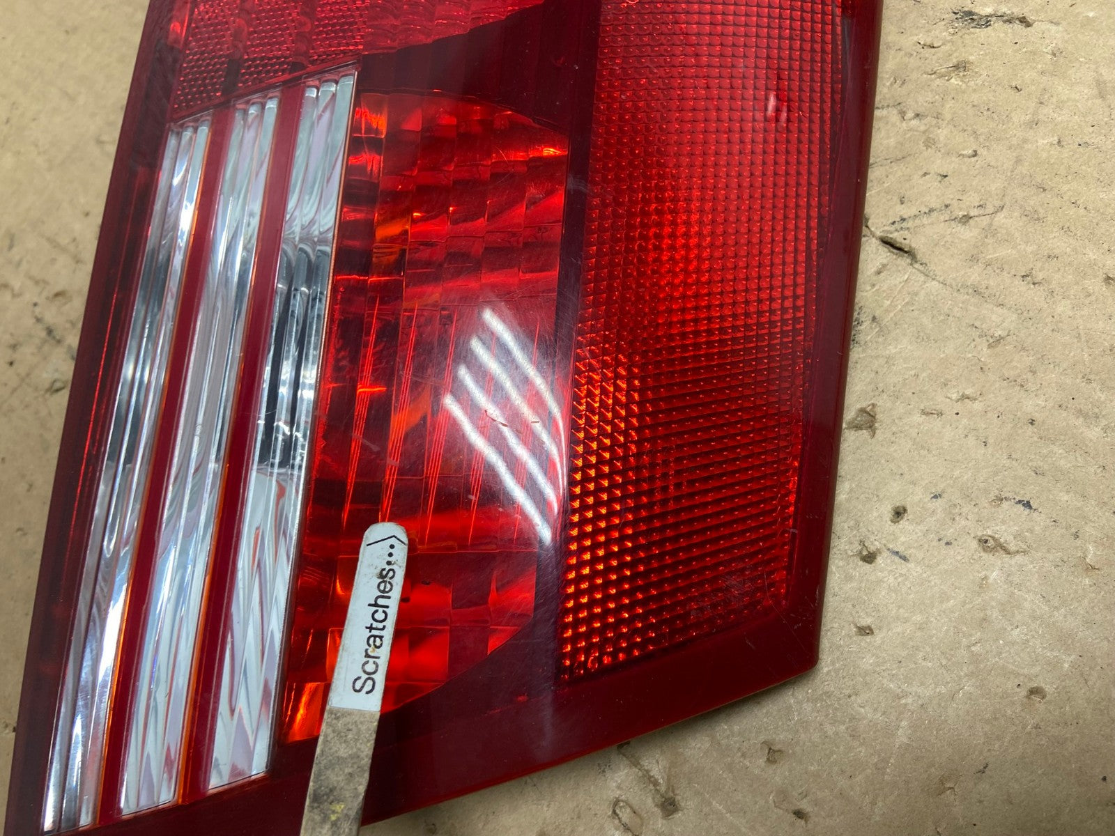 2004 - 2005 Toyota Sienna Left Driver LH Side Inner Tail Light AD3736 LK3