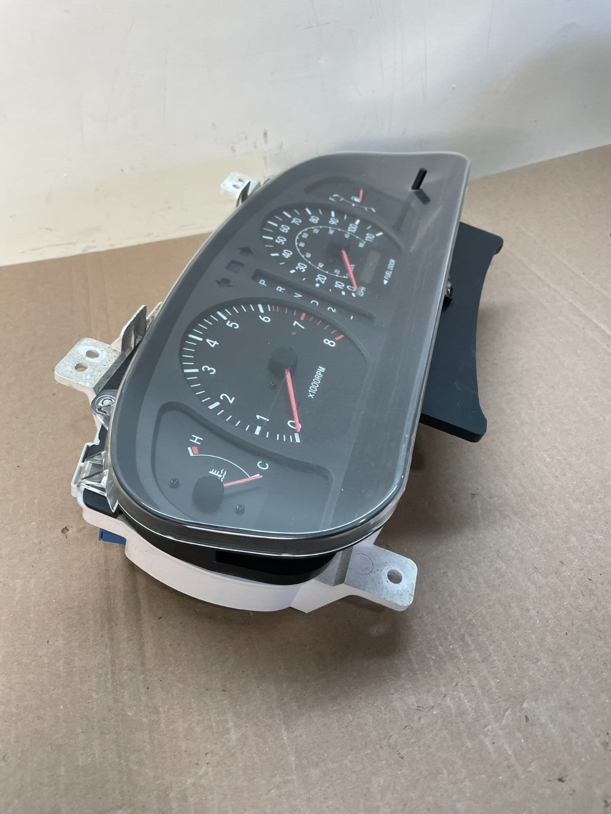 1998 1999 2000 Toyota Sienna Speedometer Cluster Gauge AJ0892 DW1