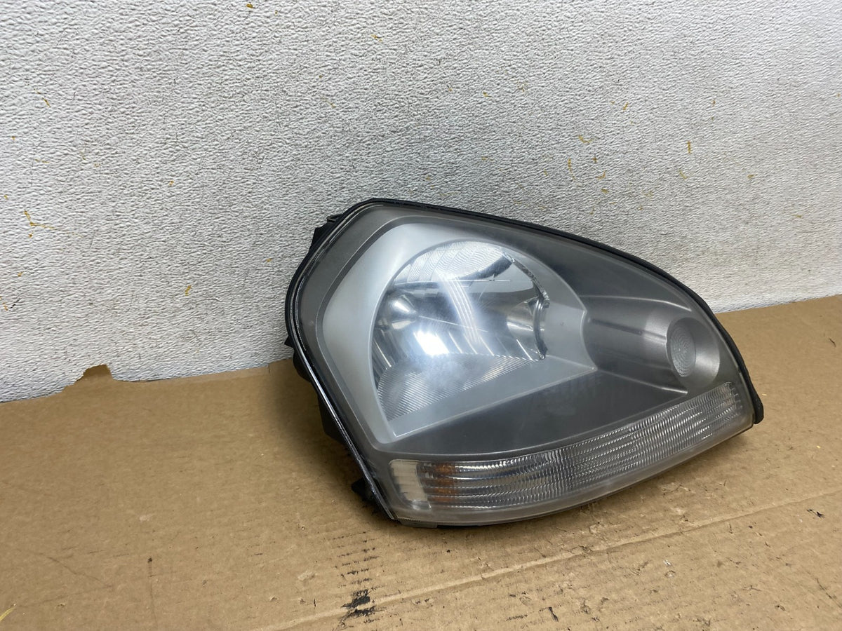 2005 to 2008 Hyundai Tucson Right Passenger Side Headlight AH8151 DW1