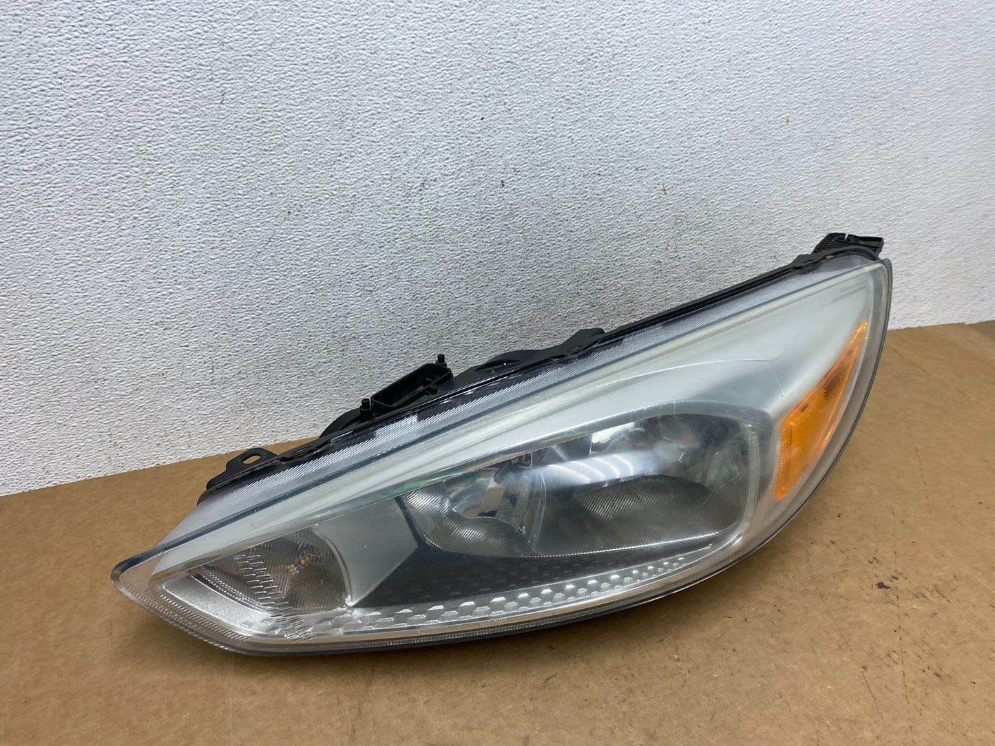 2015 to 2018 Ford Focus Left Driver LH Side Headlight AE3165 DW2